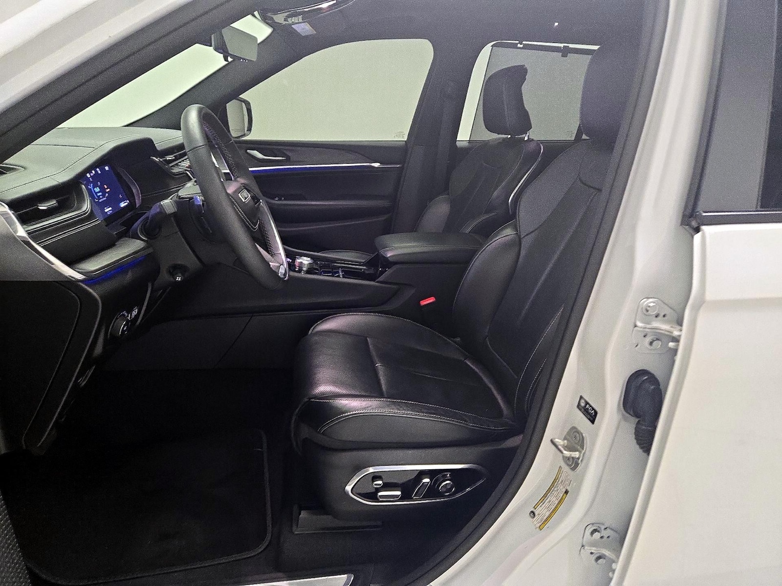 2023 Jeep Grand Cherokee Overland - Photo 12