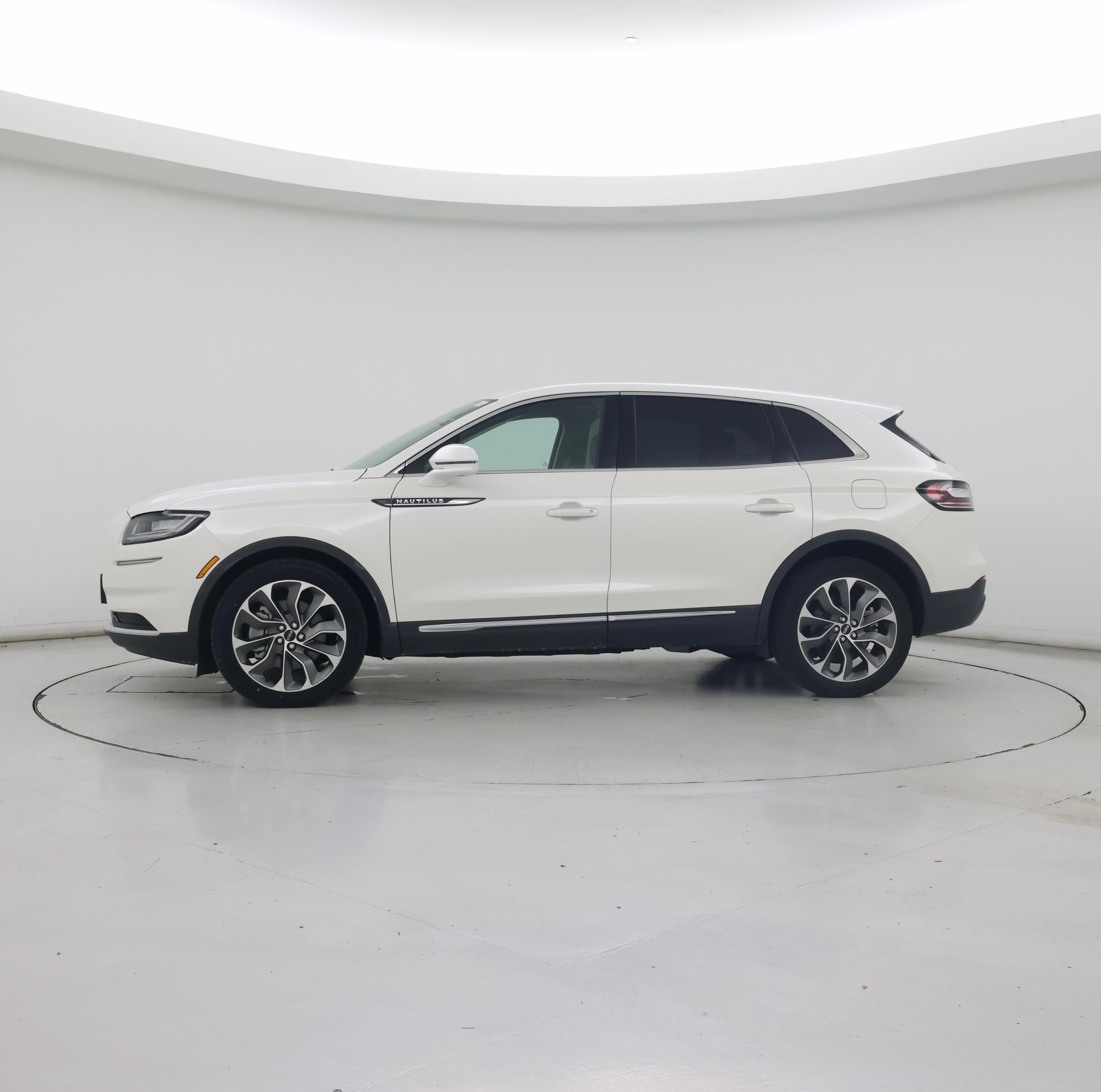 Thumbnail: 2023 Lincoln Nautilus - 3