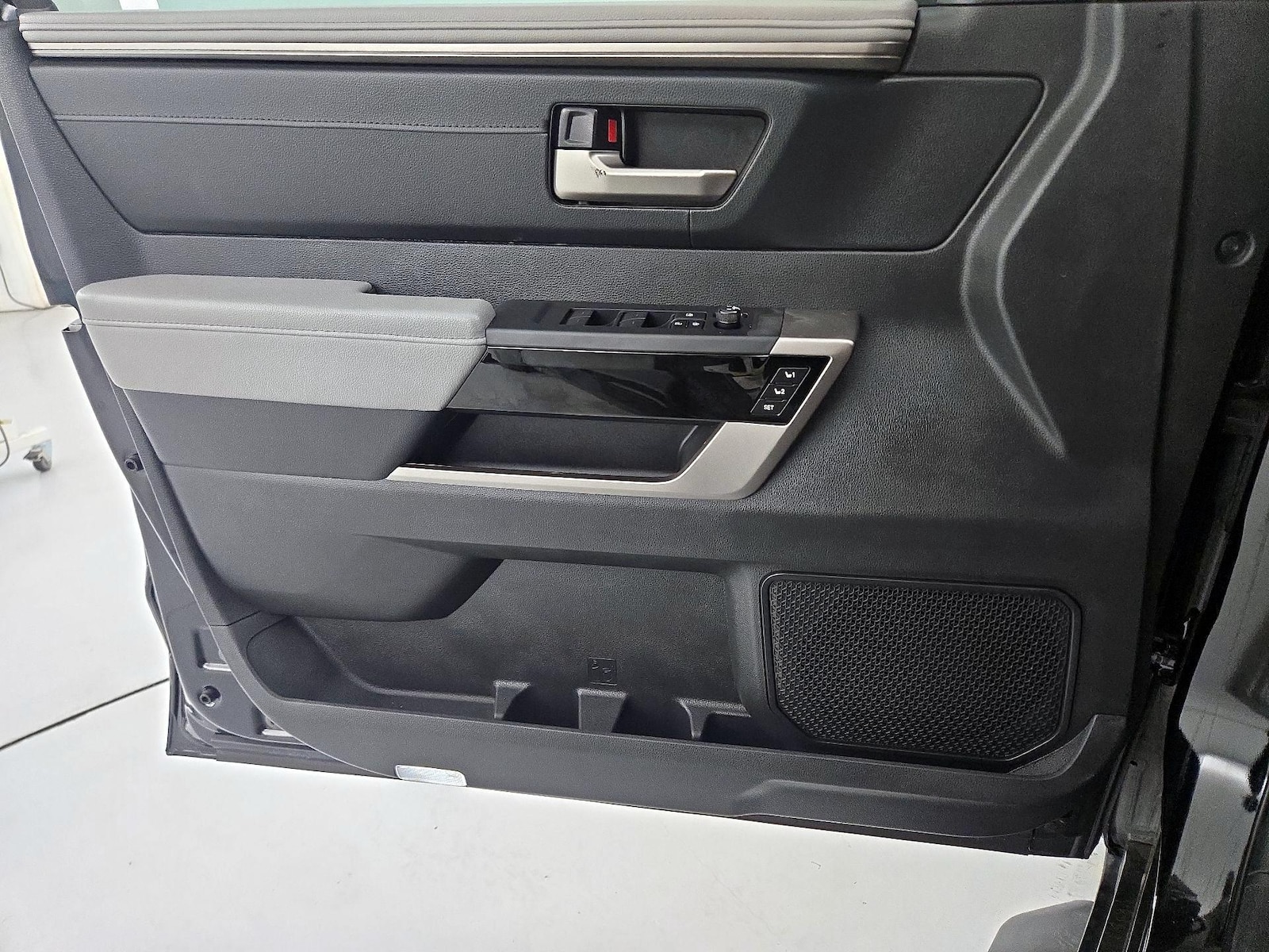 2024 Toyota Tundra Limited - Photo 13