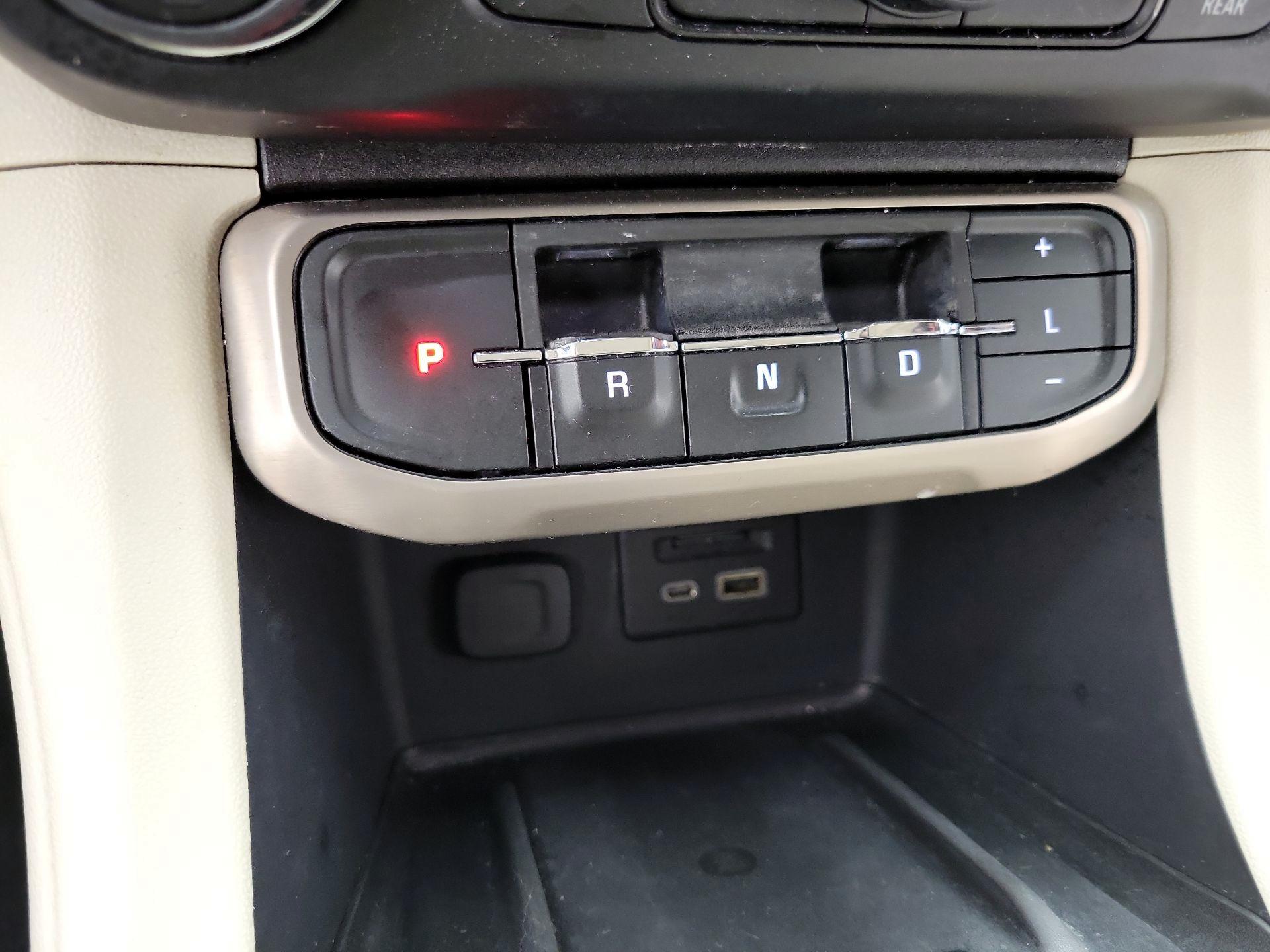 Thumbnail: 2021 GMC Acadia - 17