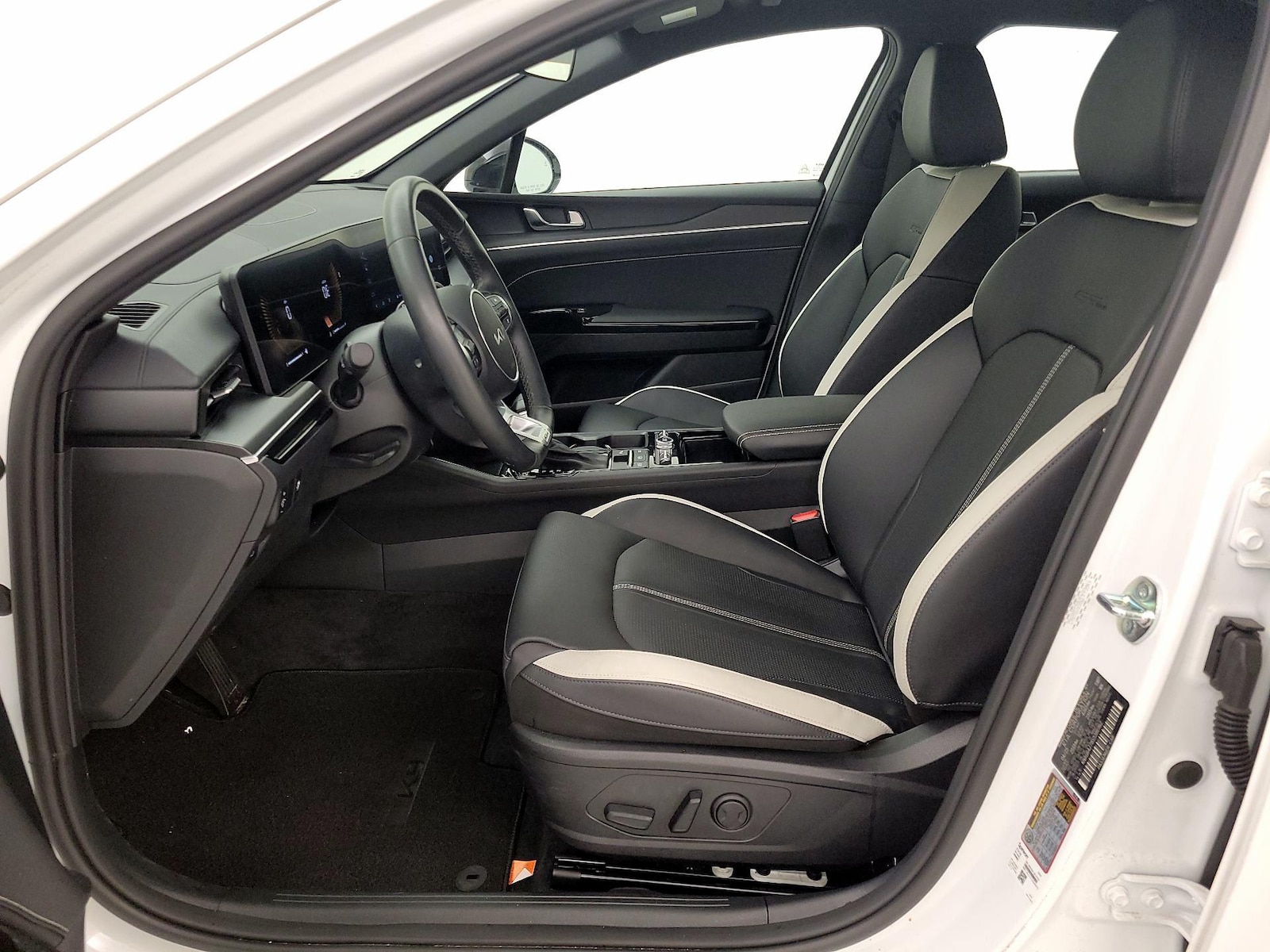 2025 Kia K5 GT-Line - Photo 12