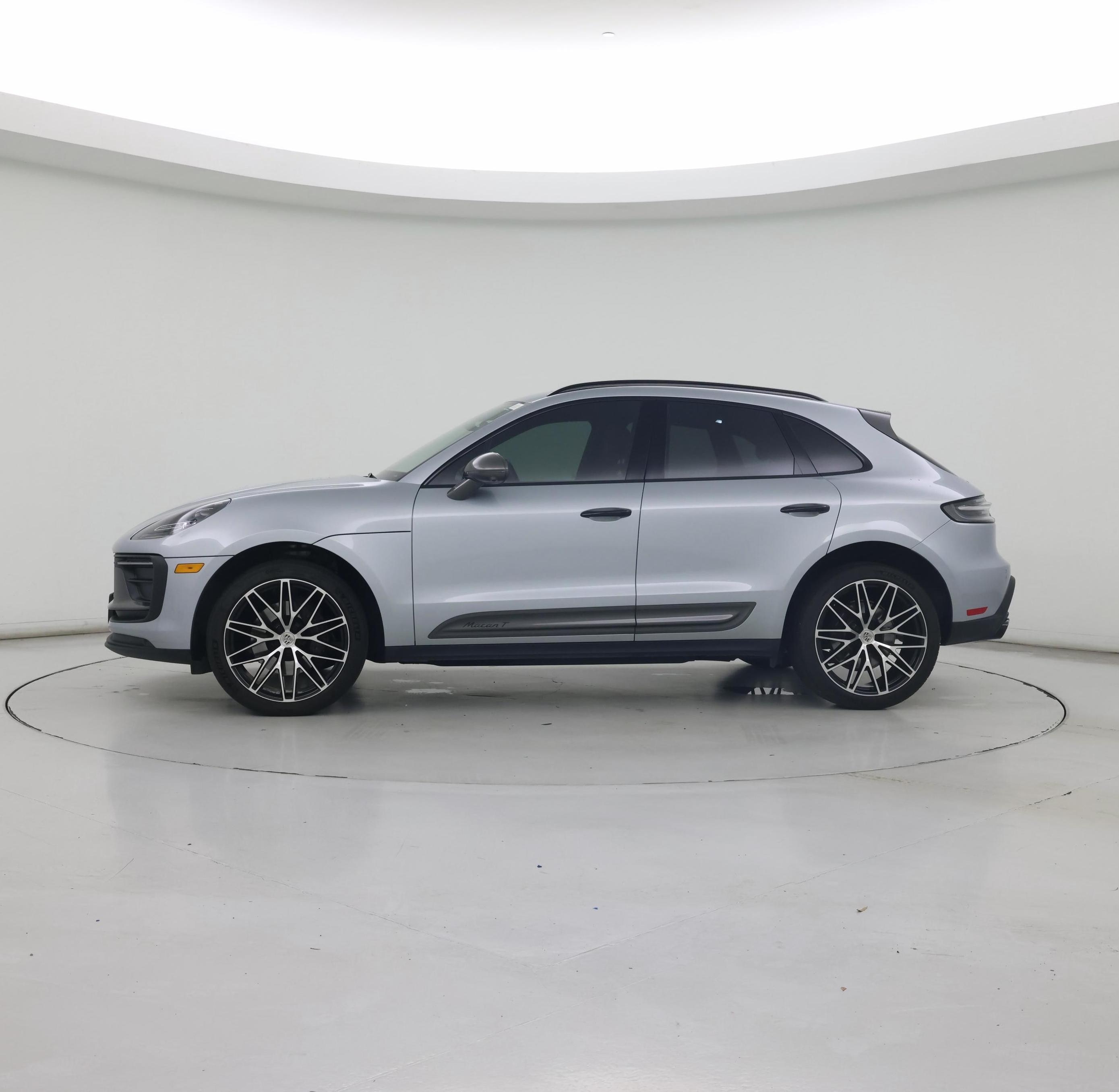 Thumbnail: 2023 Porsche Macan - 3