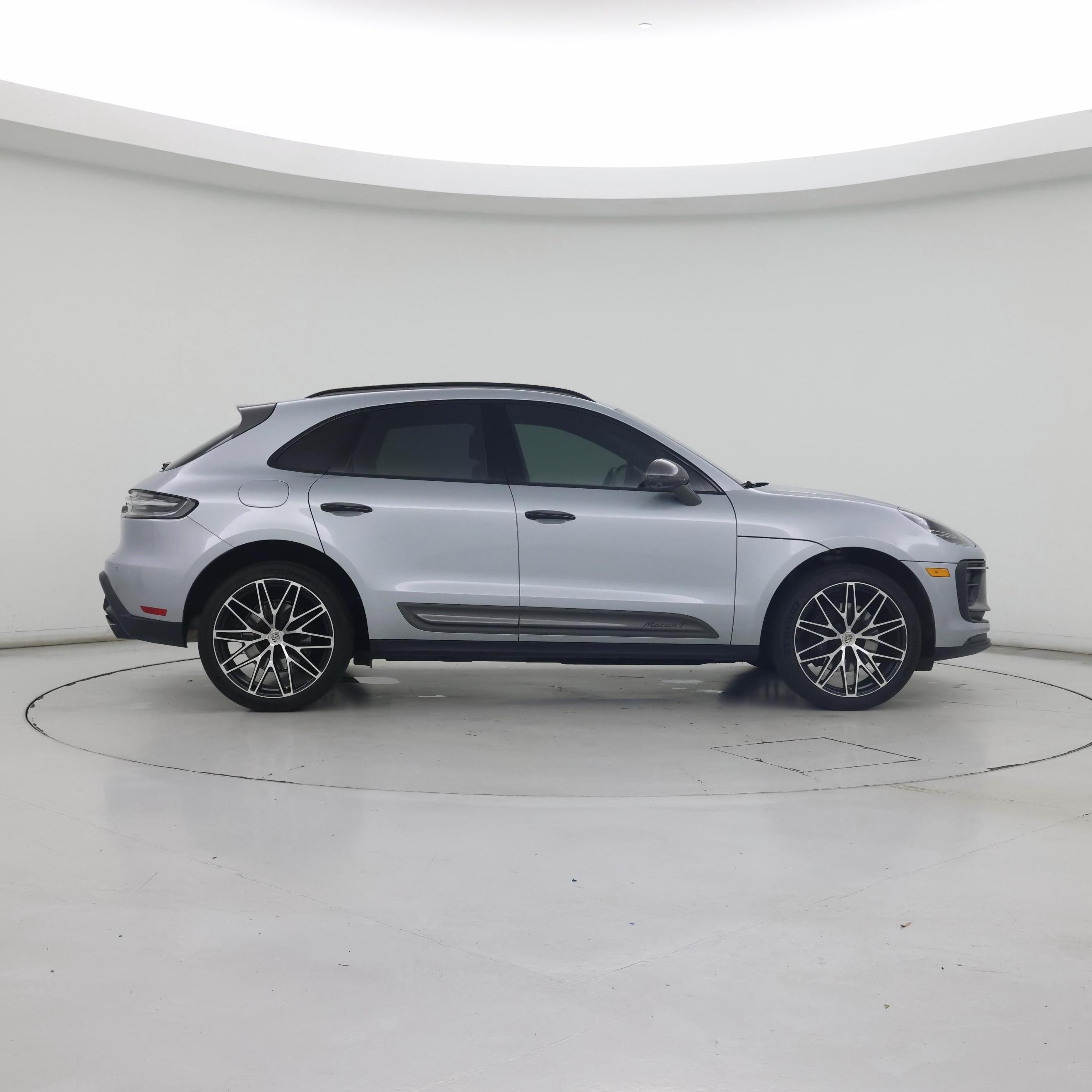 Thumbnail: 2023 Porsche Macan - 7