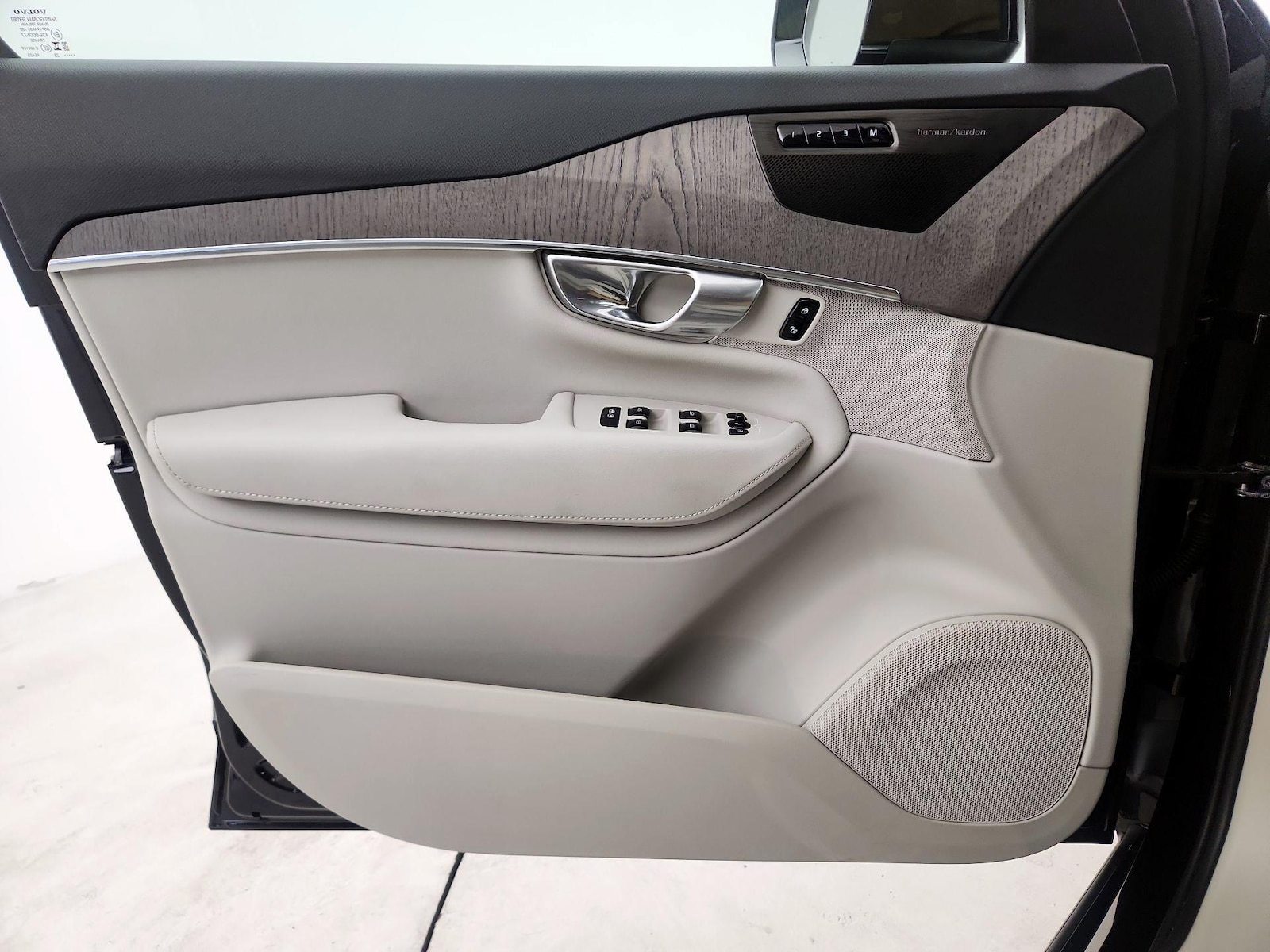 2023 Volvo XC90 Plus - Photo 11