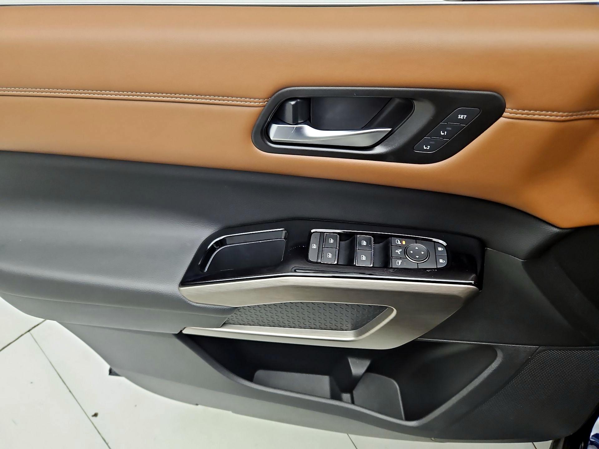 Thumbnail: 2023 Nissan Pathfinder - 12