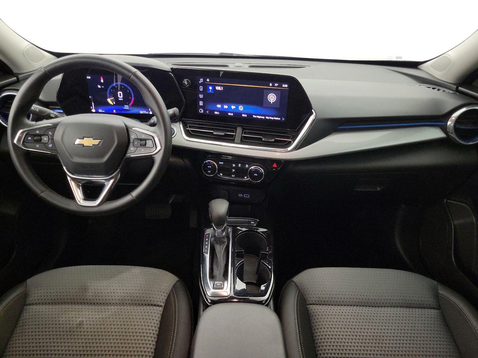 2025 Chevrolet Trax LT - Photo 10