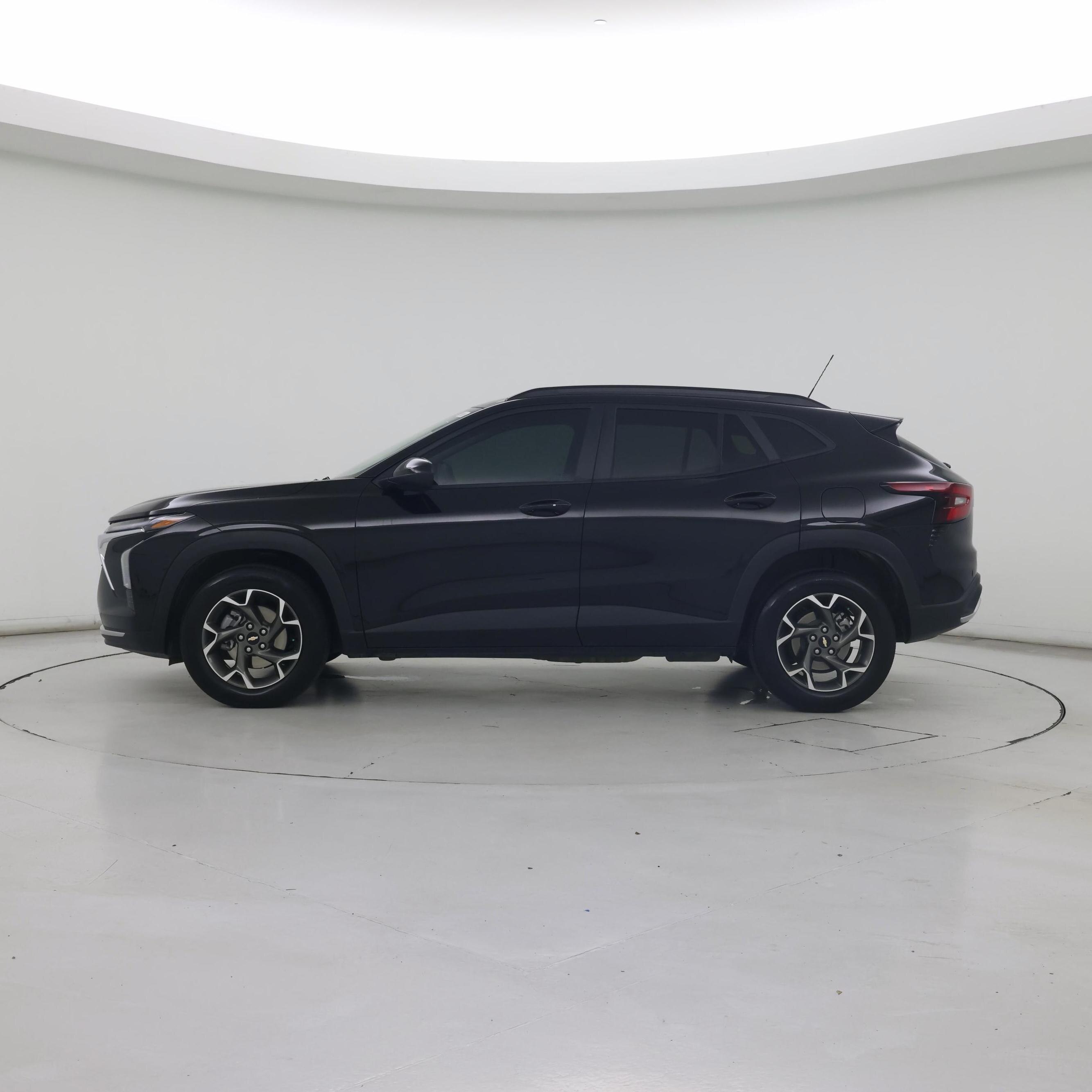 Thumbnail: 2025 Chevrolet Trax - 3