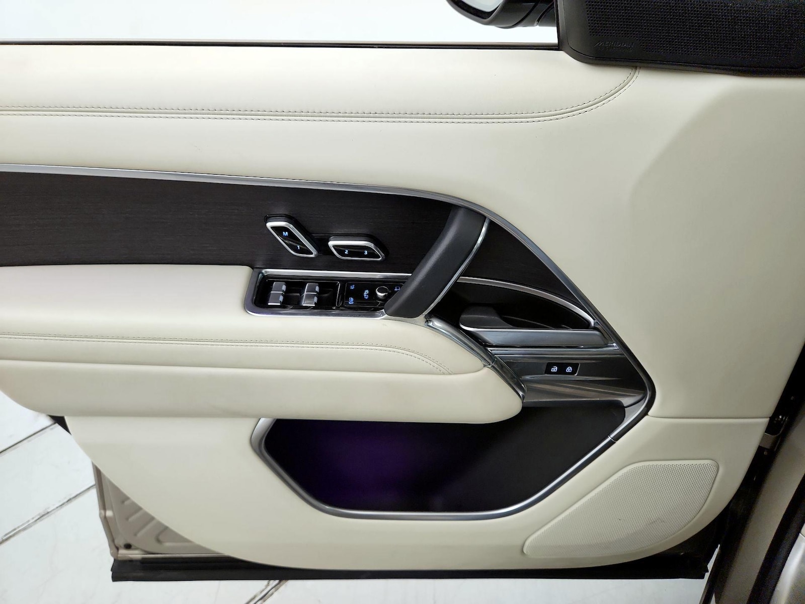 2024 Land Rover Range Rover SE - Photo 13