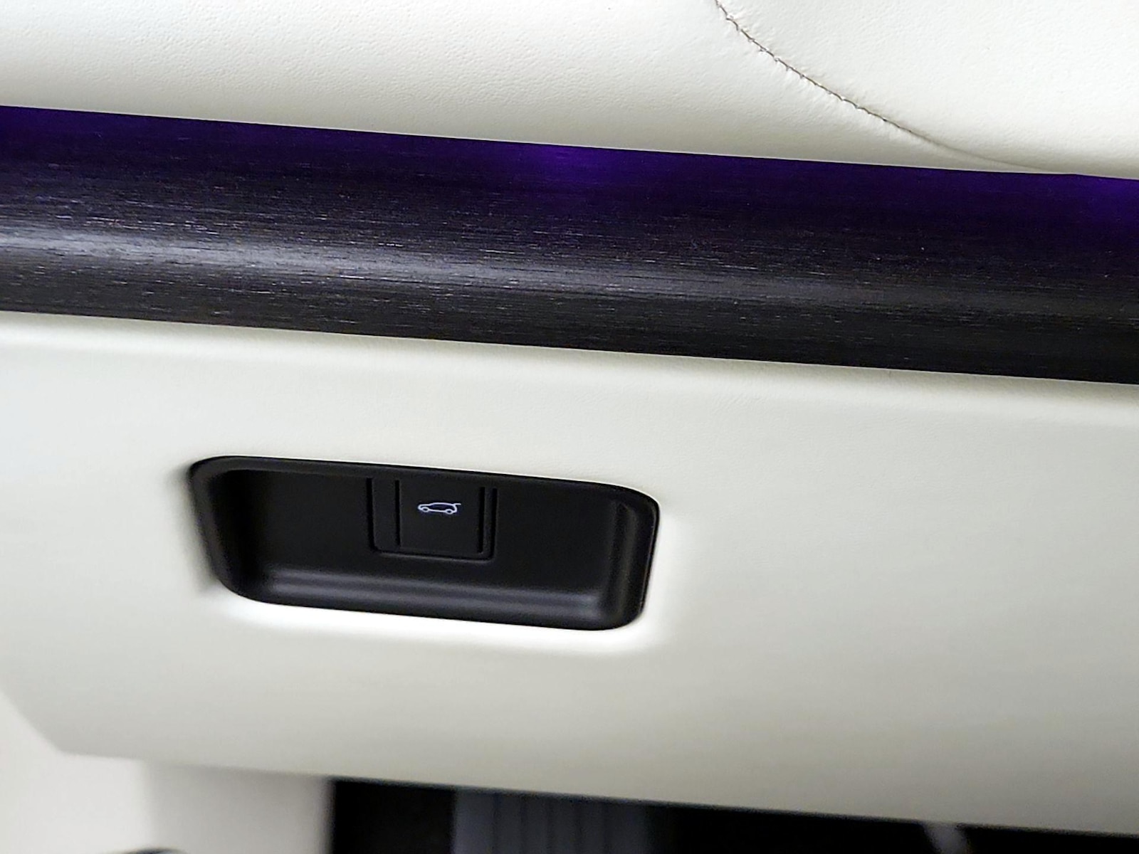 2024 Land Rover Range Rover SE - Photo 14