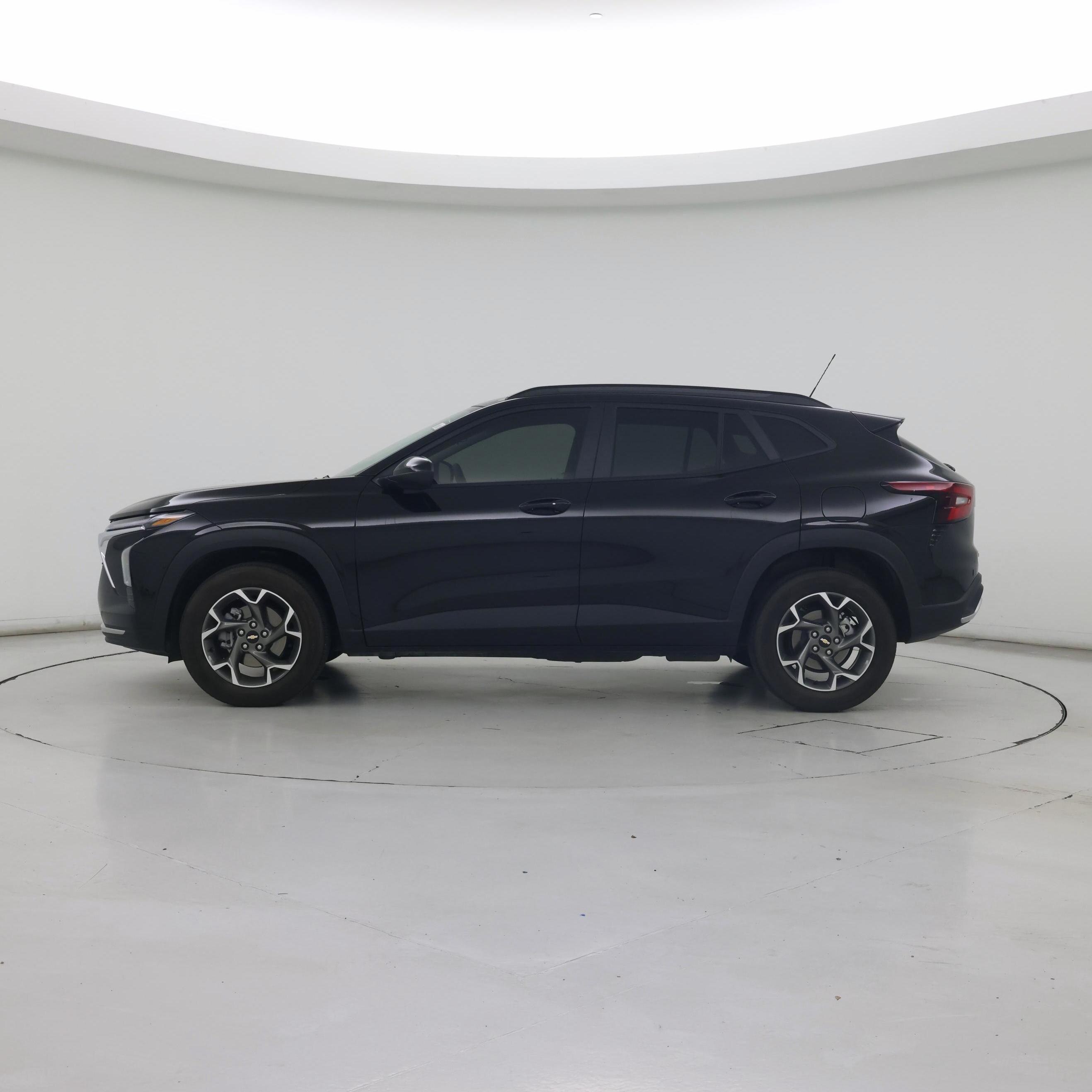 Thumbnail: 2026 Chevrolet Trax - 3