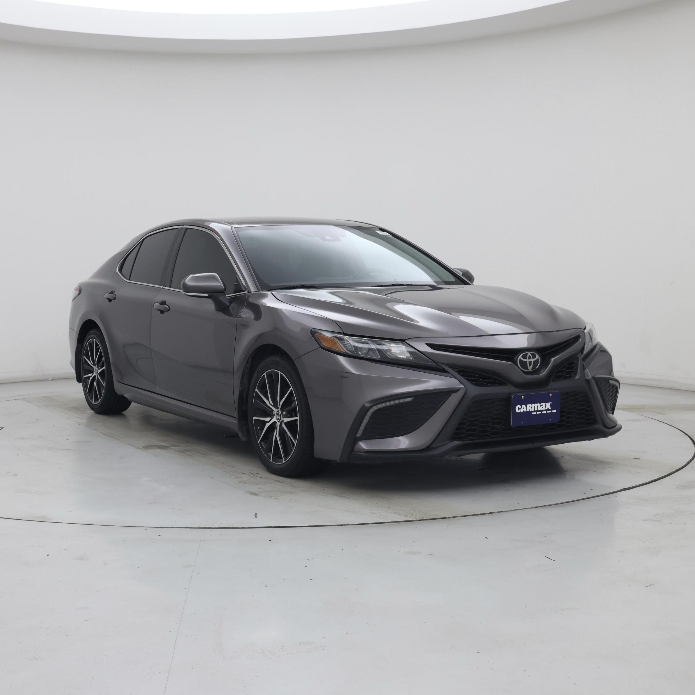 Silver 2023 Toyota Camry Sedan Front-Wheel Drive Automatic