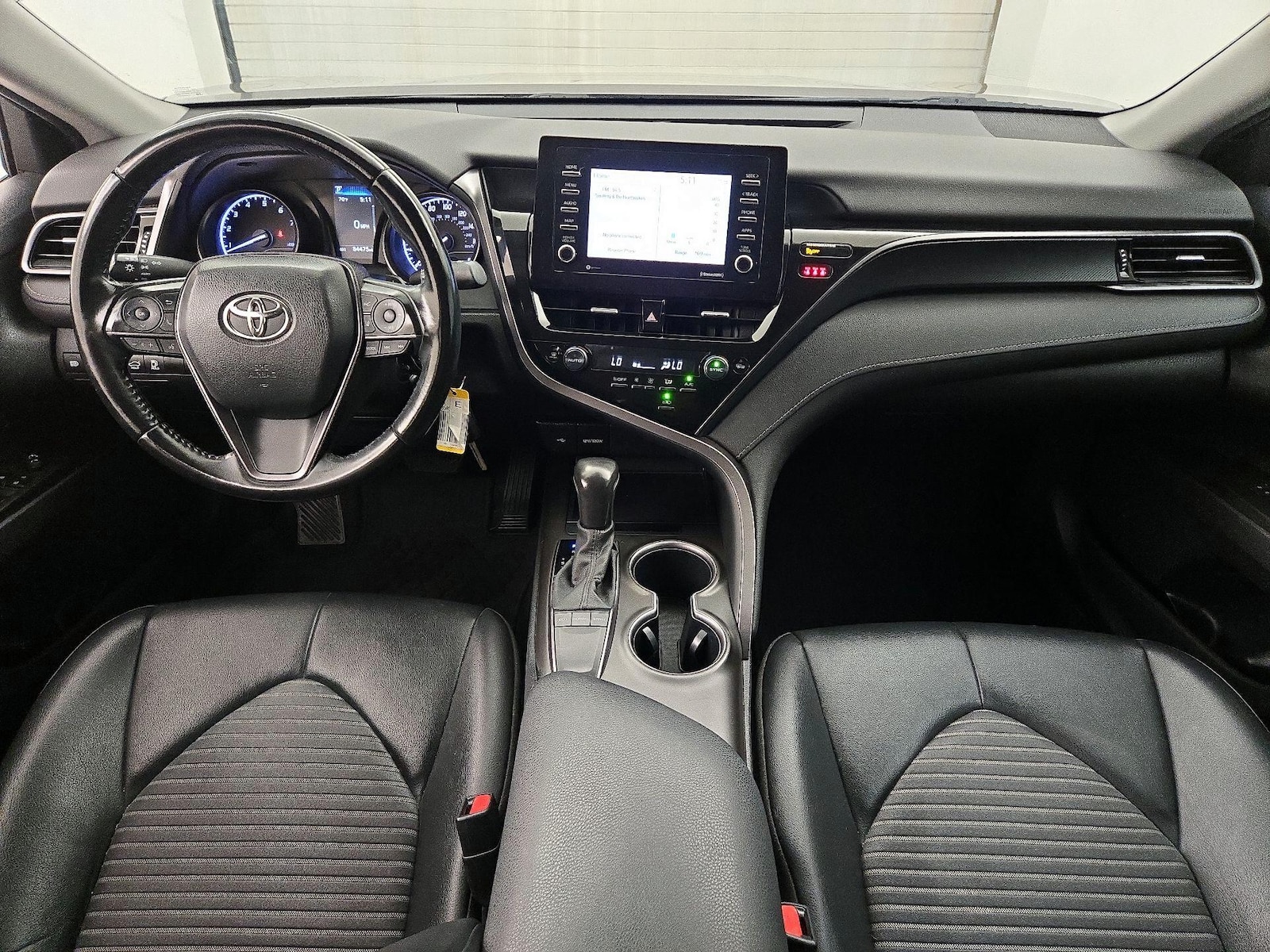 2023 Toyota Camry SE - Photo 10