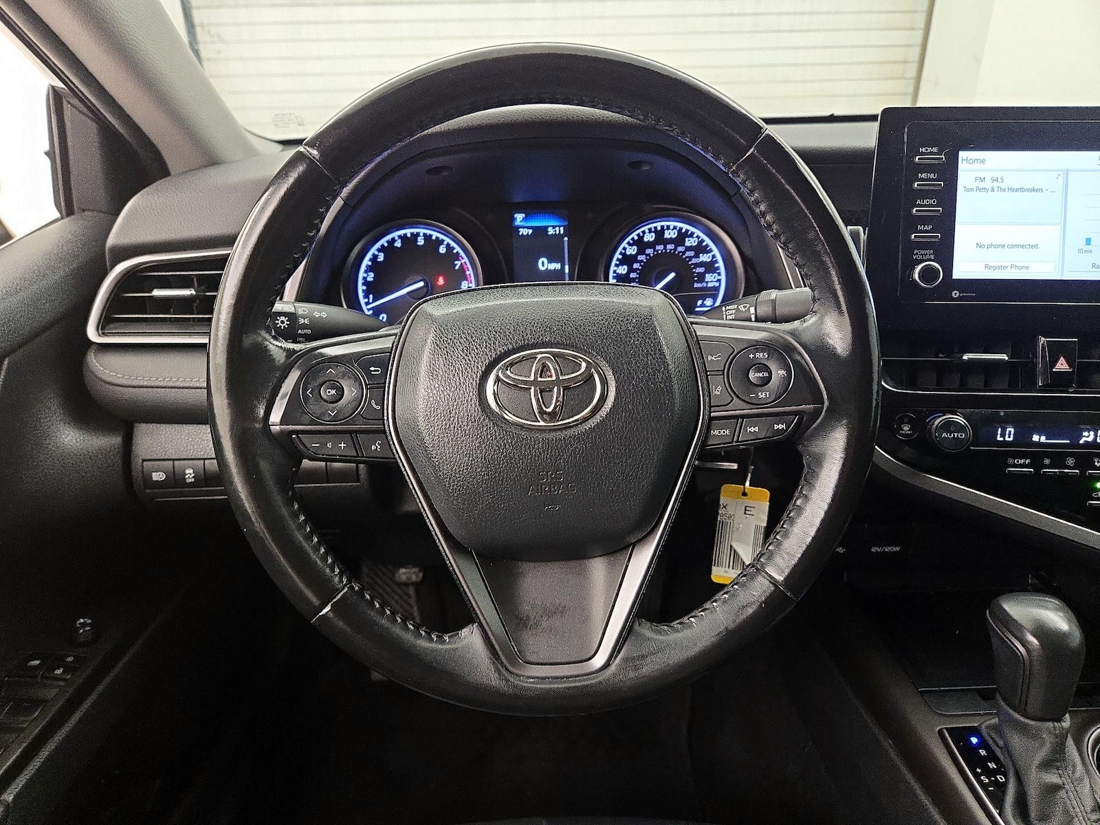2023 Toyota Camry SE - Photo 11