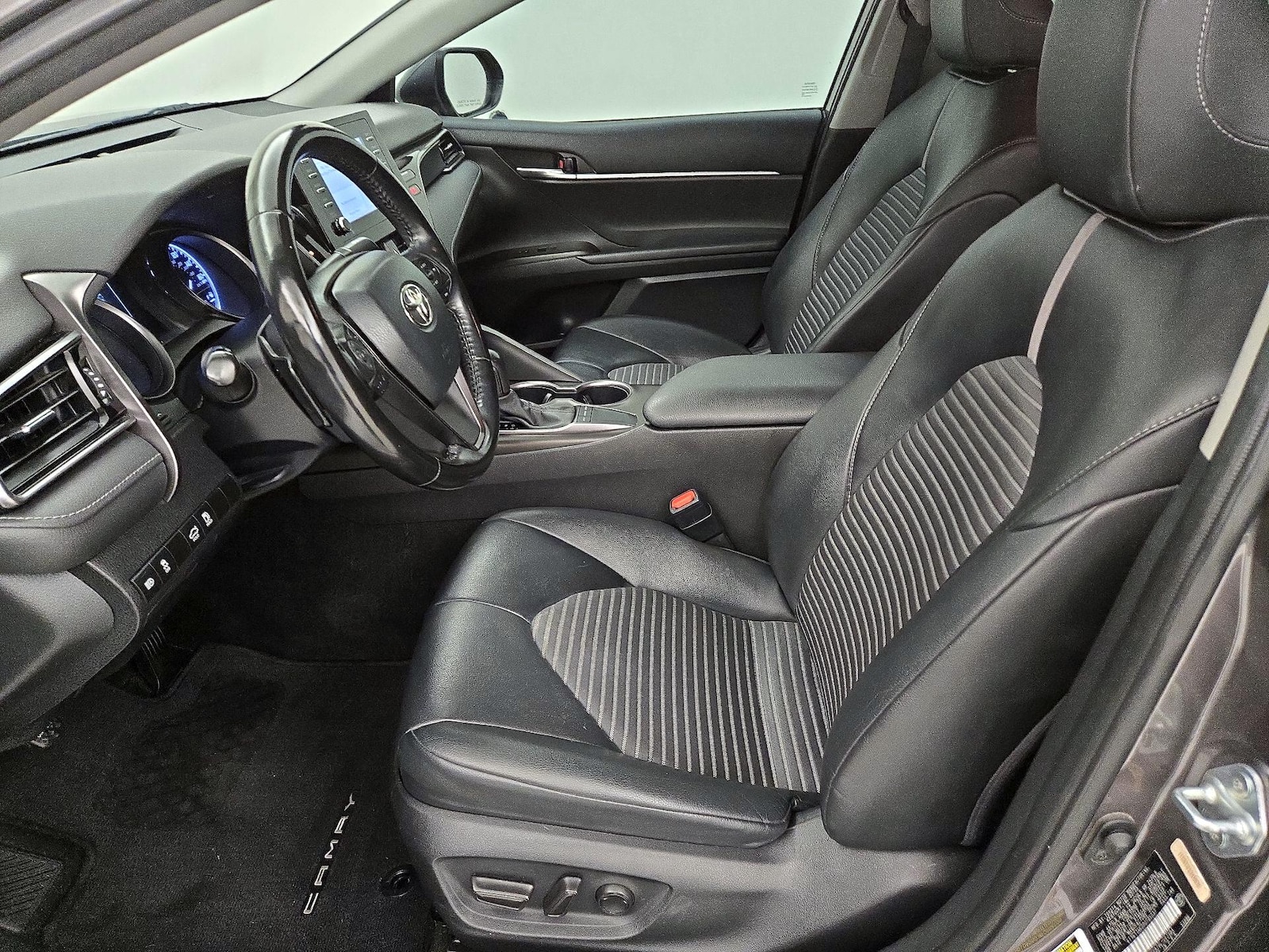 2023 Toyota Camry SE - Photo 12