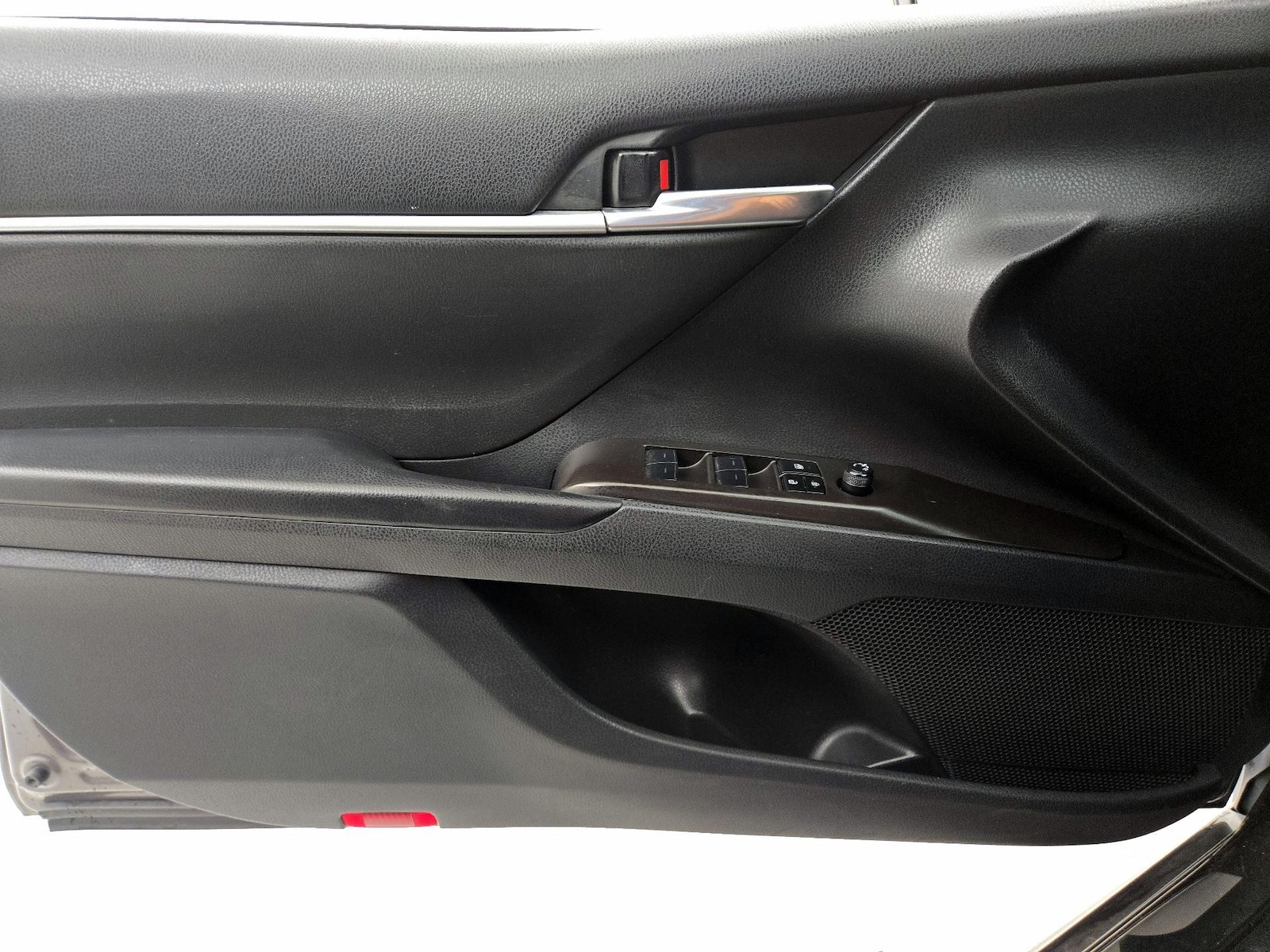 2023 Toyota Camry SE - Photo 13
