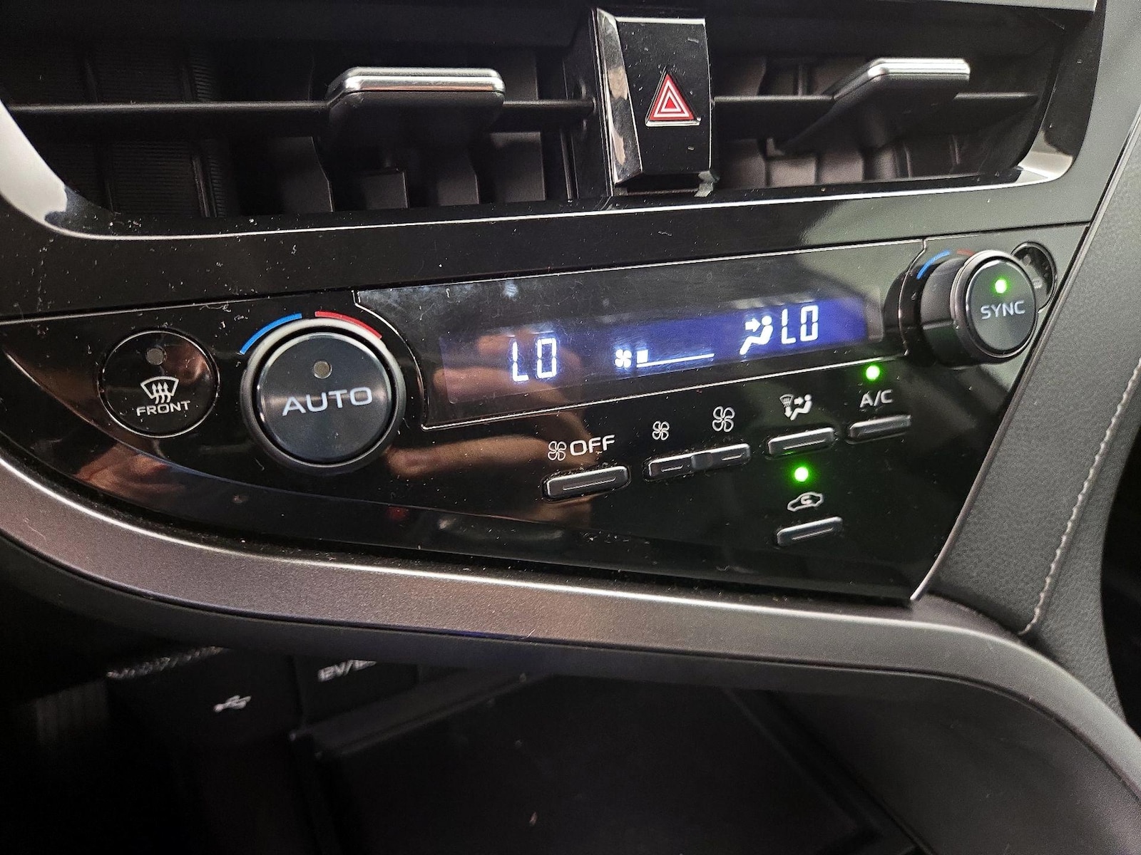 2023 Toyota Camry SE - Photo 17