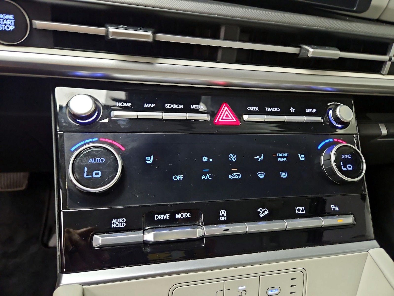 2025 Hyundai Santa Fe SEL - Photo 17