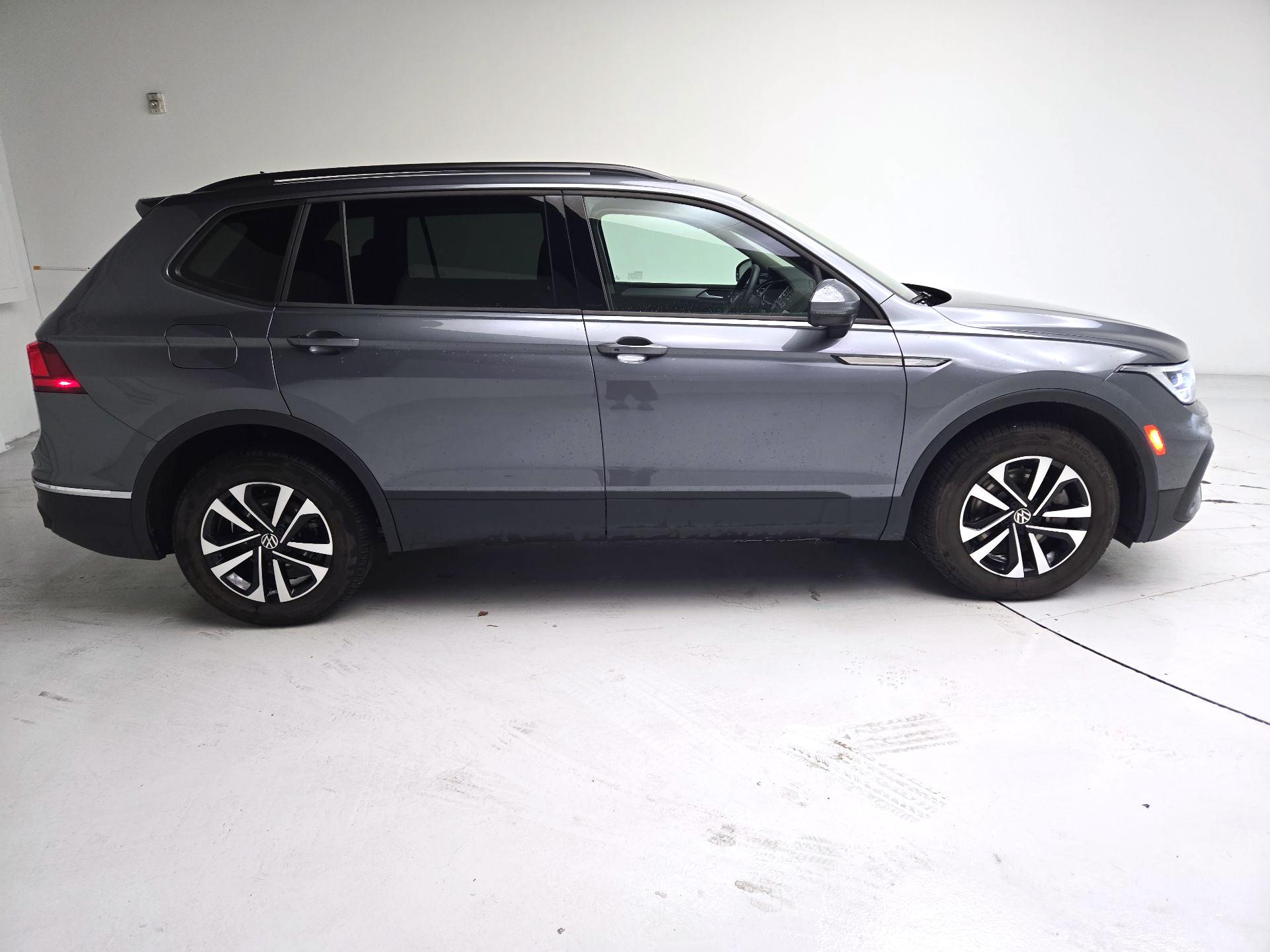 Thumbnail: 2022 Volkswagen Tiguan - 4