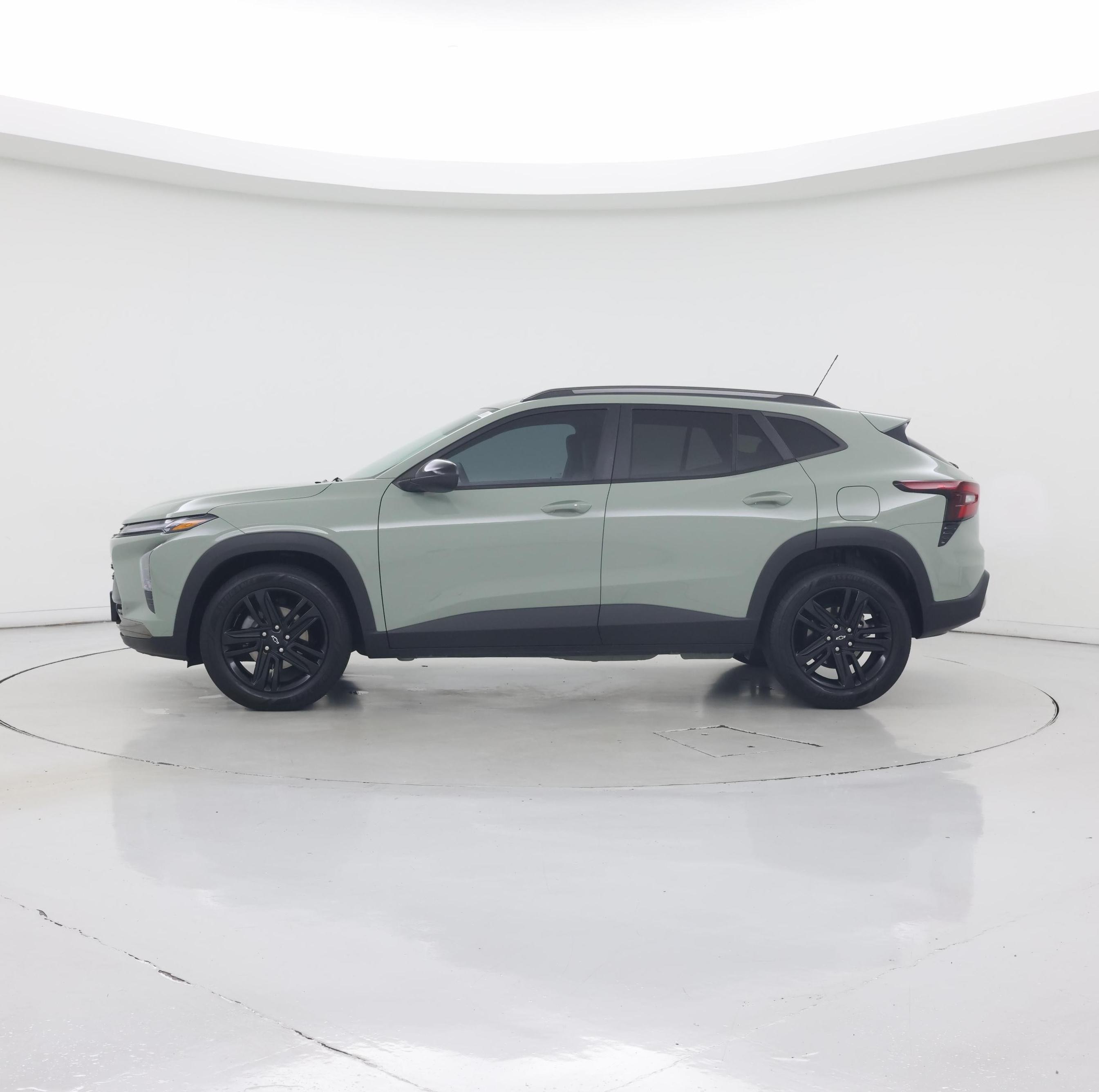 Thumbnail: 2025 Chevrolet Trax - 3