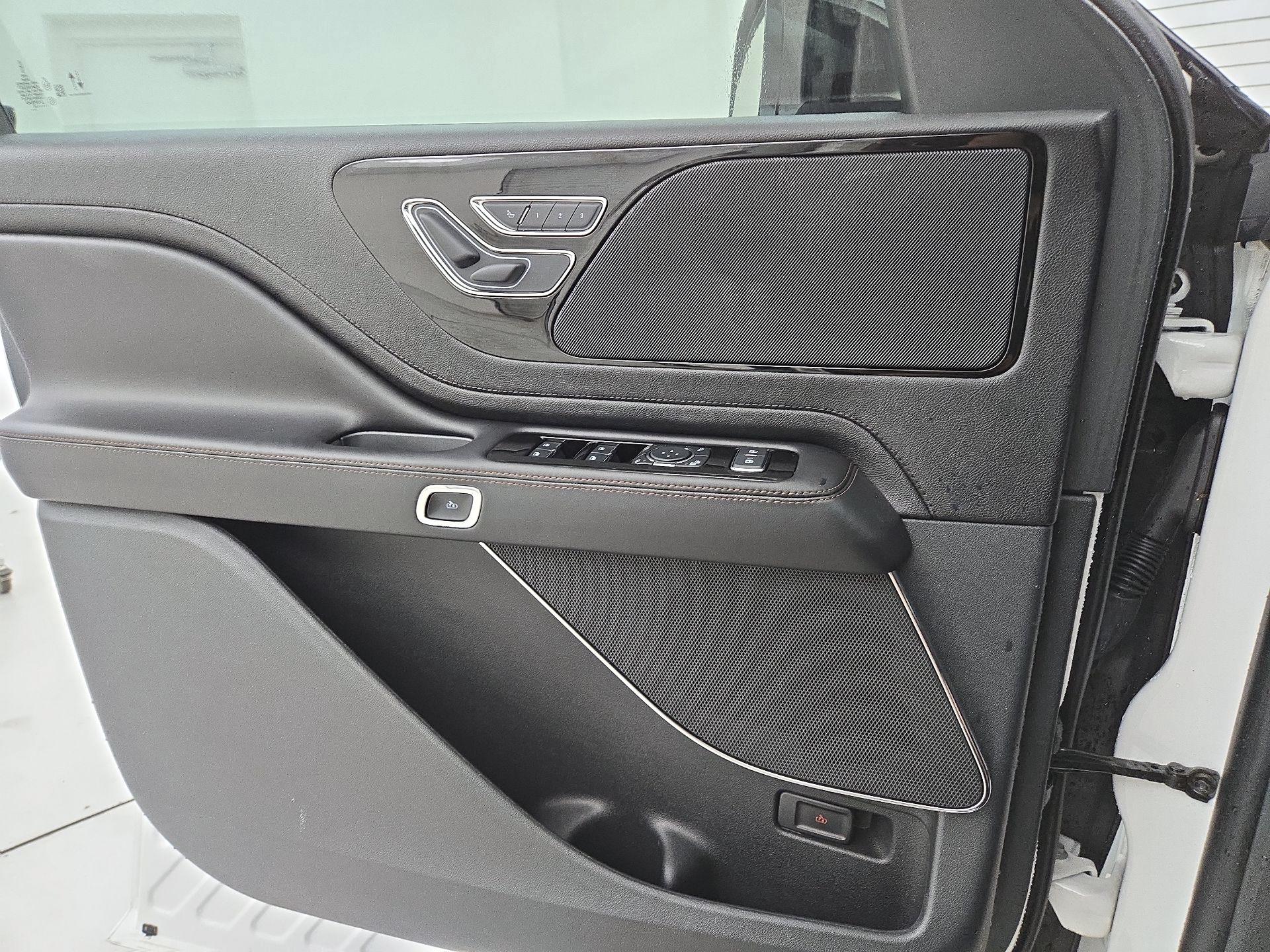 Thumbnail: 2024 Lincoln Aviator - 12