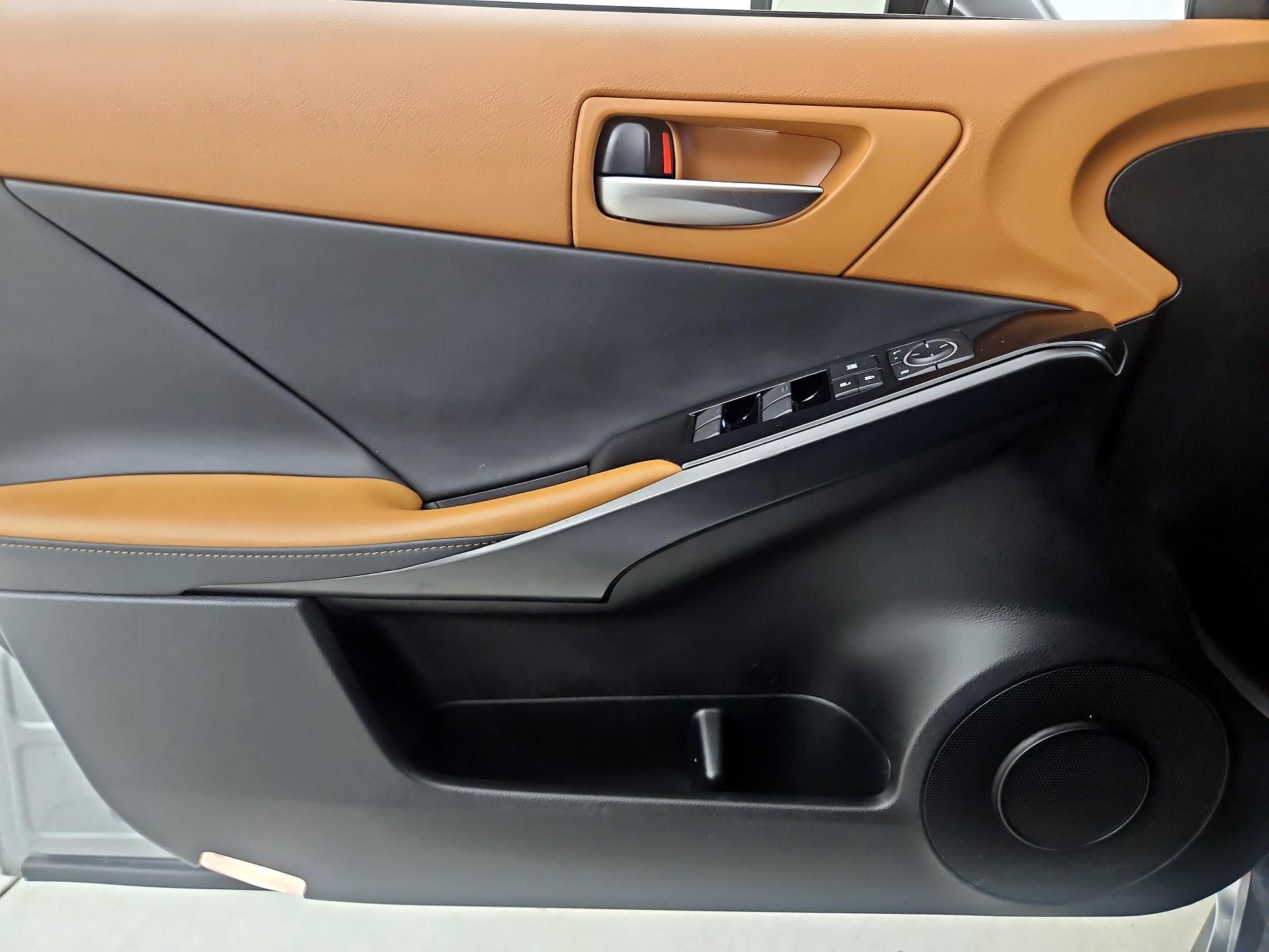 Thumbnail: 2025 Lexus IS - 10