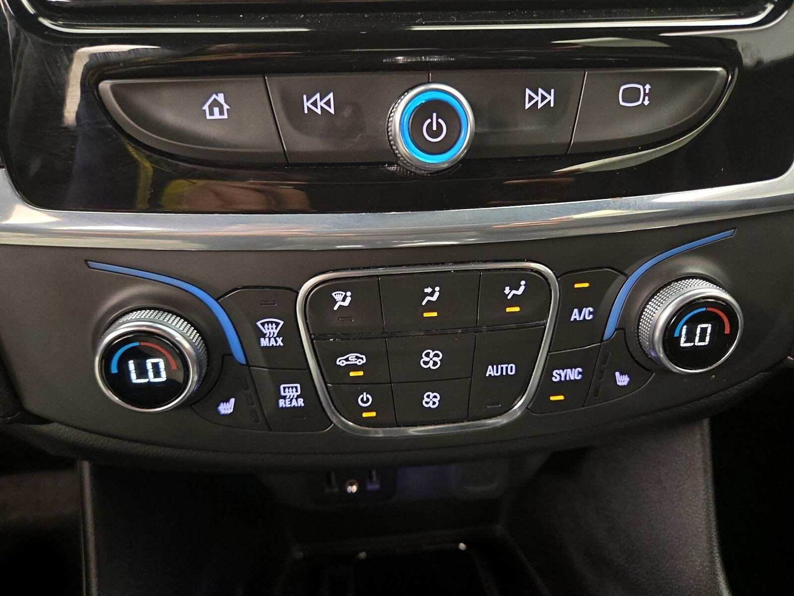 2022 Chevrolet Traverse 1LT - Photo 17