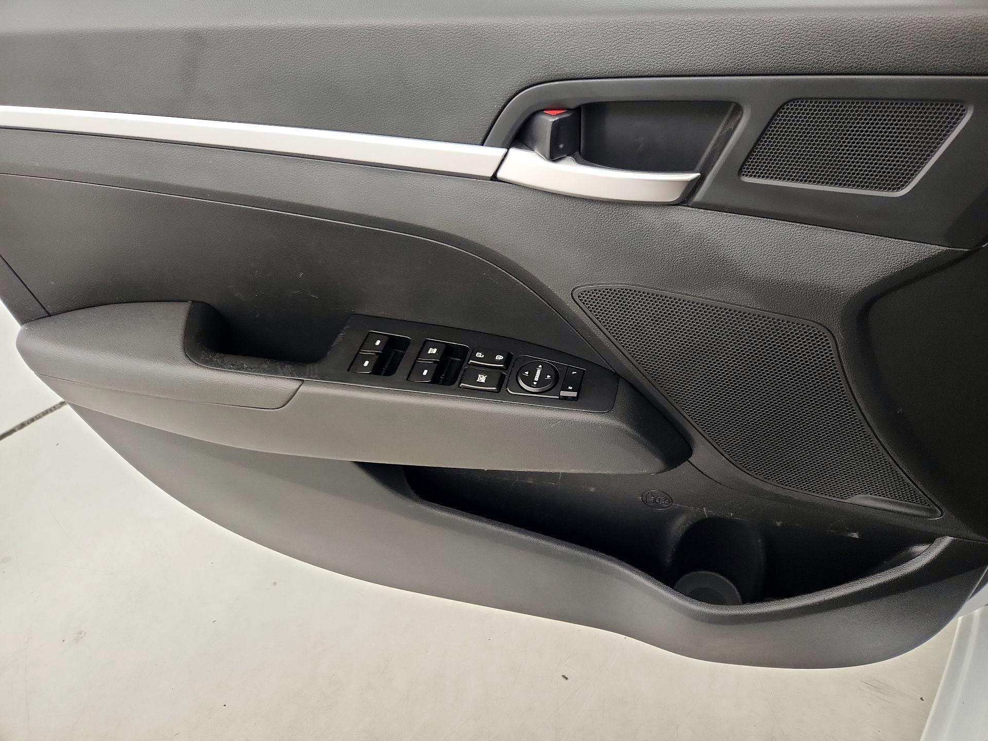 Thumbnail: 2020 Hyundai Elantra - 12