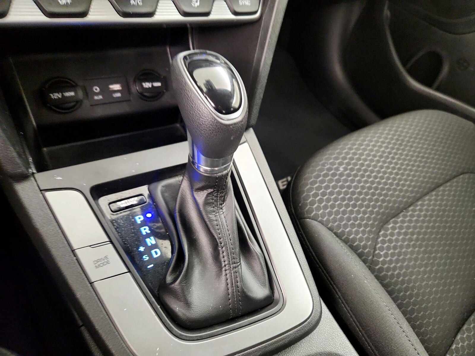 2020 Hyundai Elantra SE - Photo 18