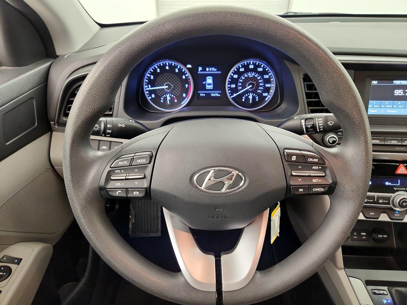 2020 Hyundai Elantra SE - Photo 11