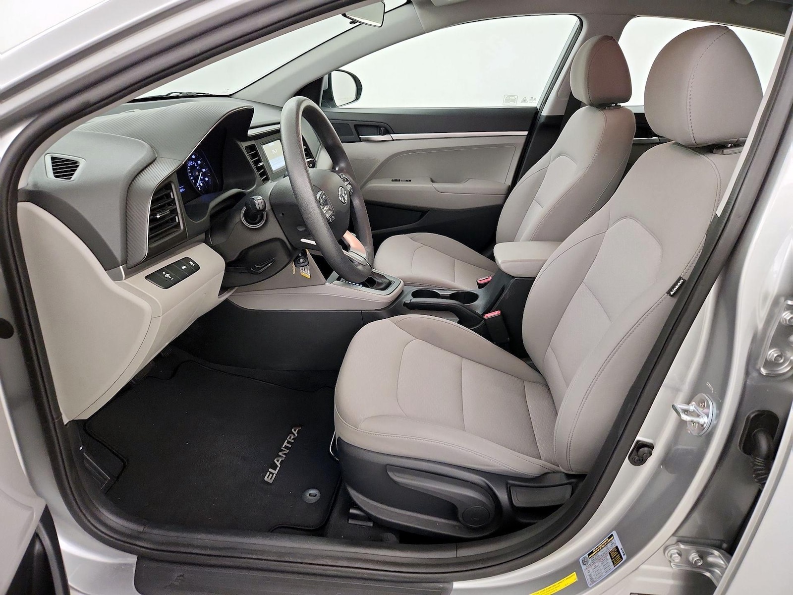 2020 Hyundai Elantra SE - Photo 12