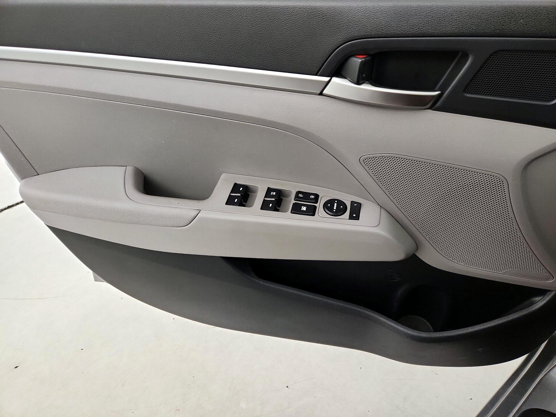 Thumbnail: 2020 Hyundai Elantra - 12