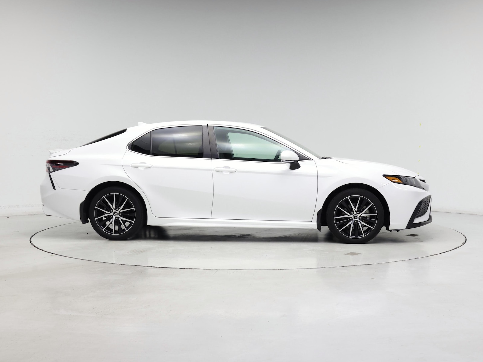 2024 Toyota Camry SE - Photo 8