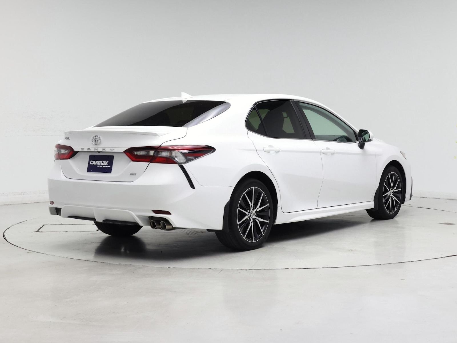 2024 Toyota Camry SE - Photo 9