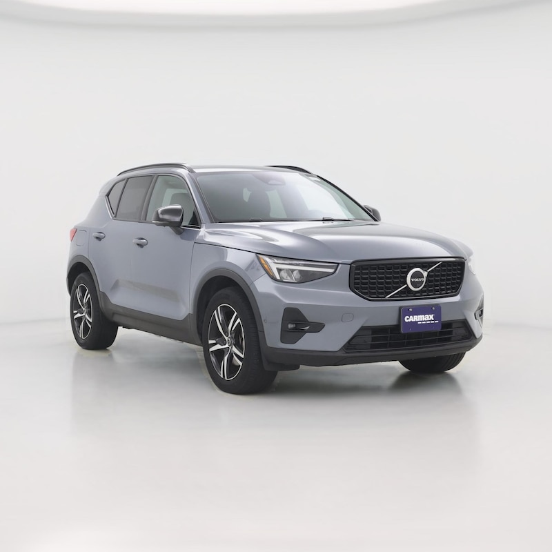 2023 Volvo XC40 B5 Plus Dark Theme
