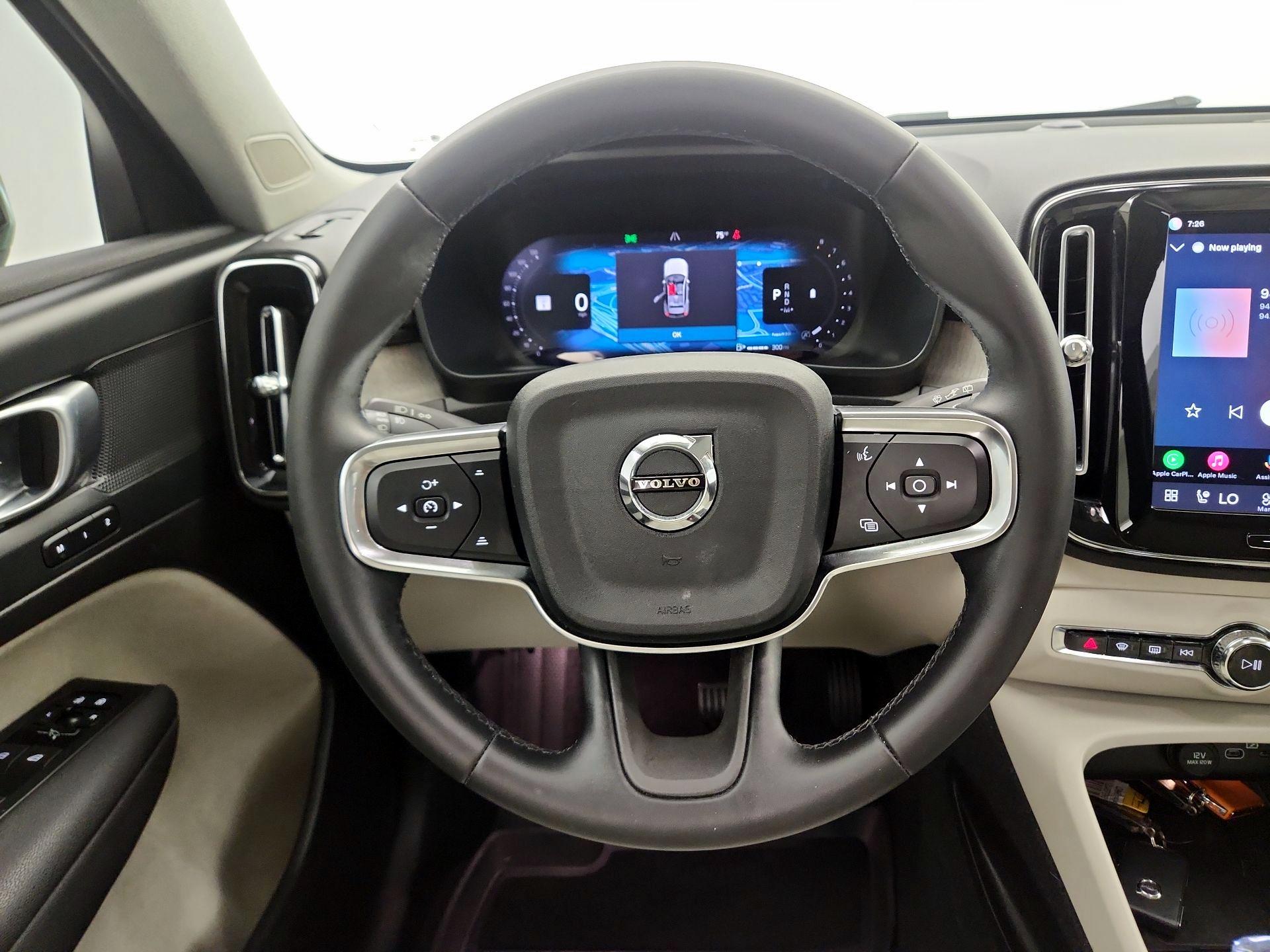 Thumbnail: 2023 Volvo XC40 - 10
