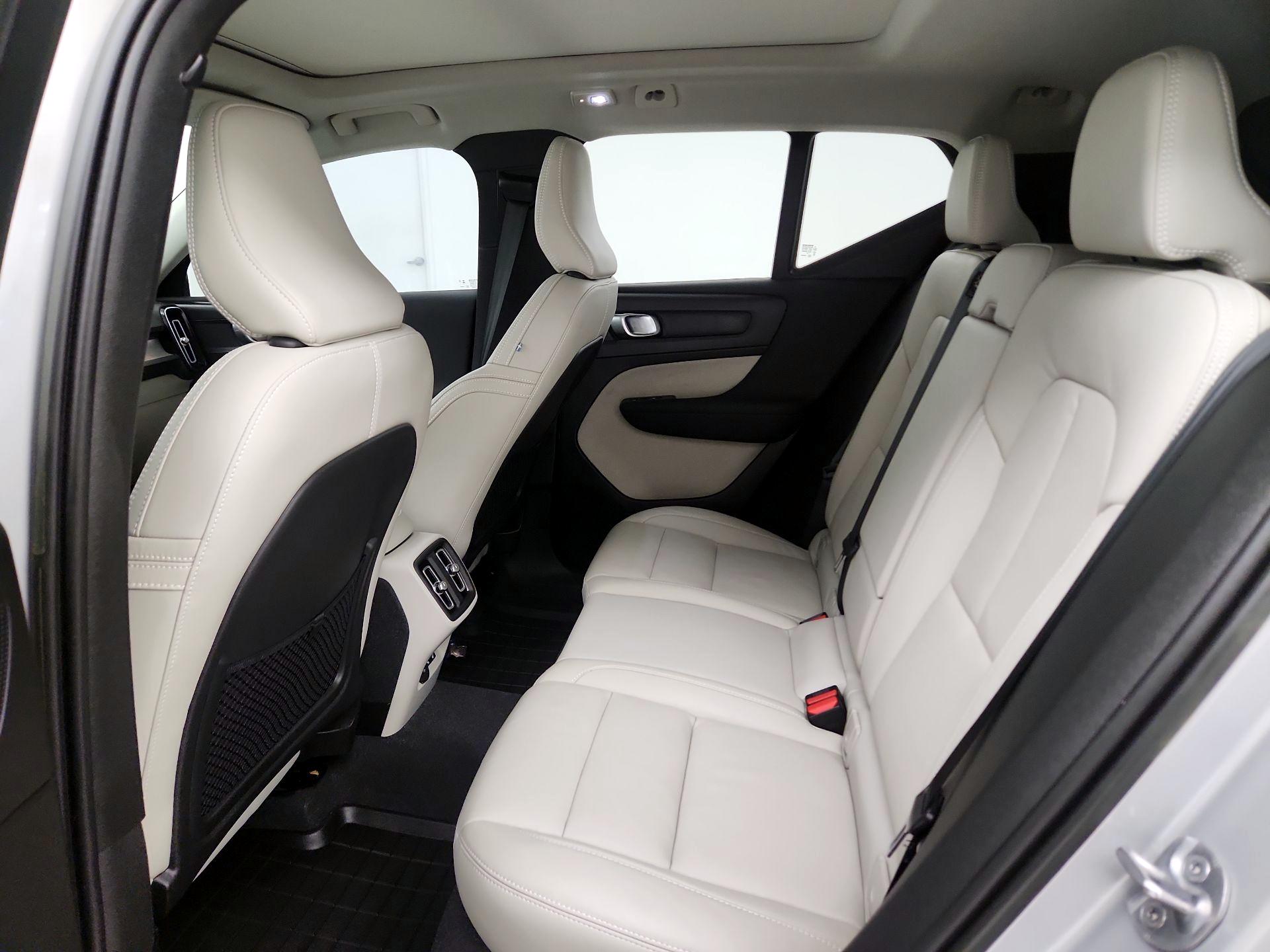 Thumbnail: 2023 Volvo XC40 - 20