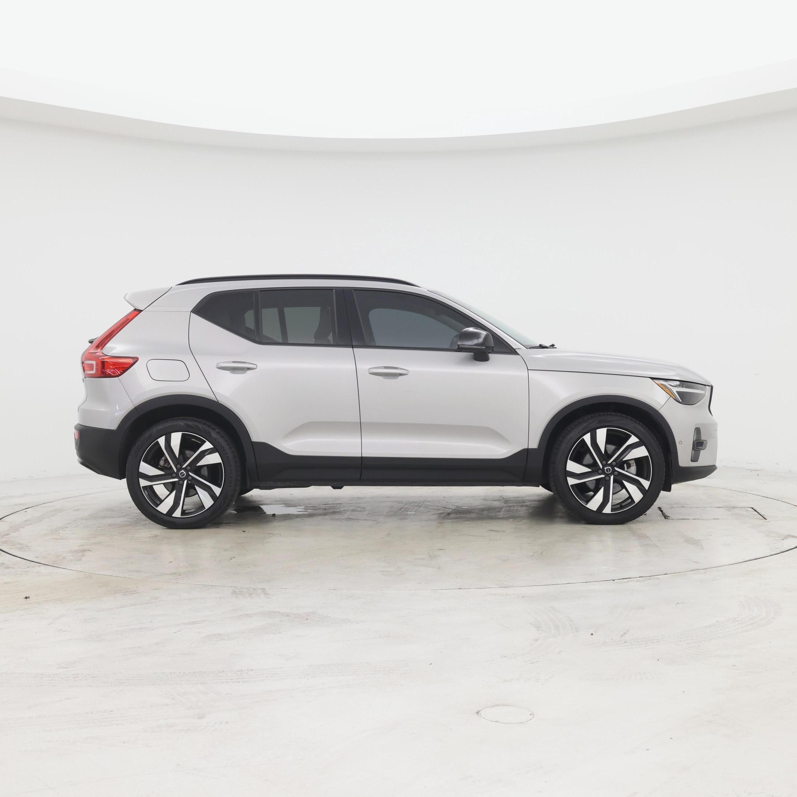 Thumbnail: 2023 Volvo XC40 - 7