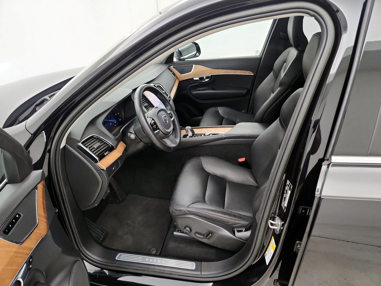 2023 Volvo XC90 Plus - Photo 12