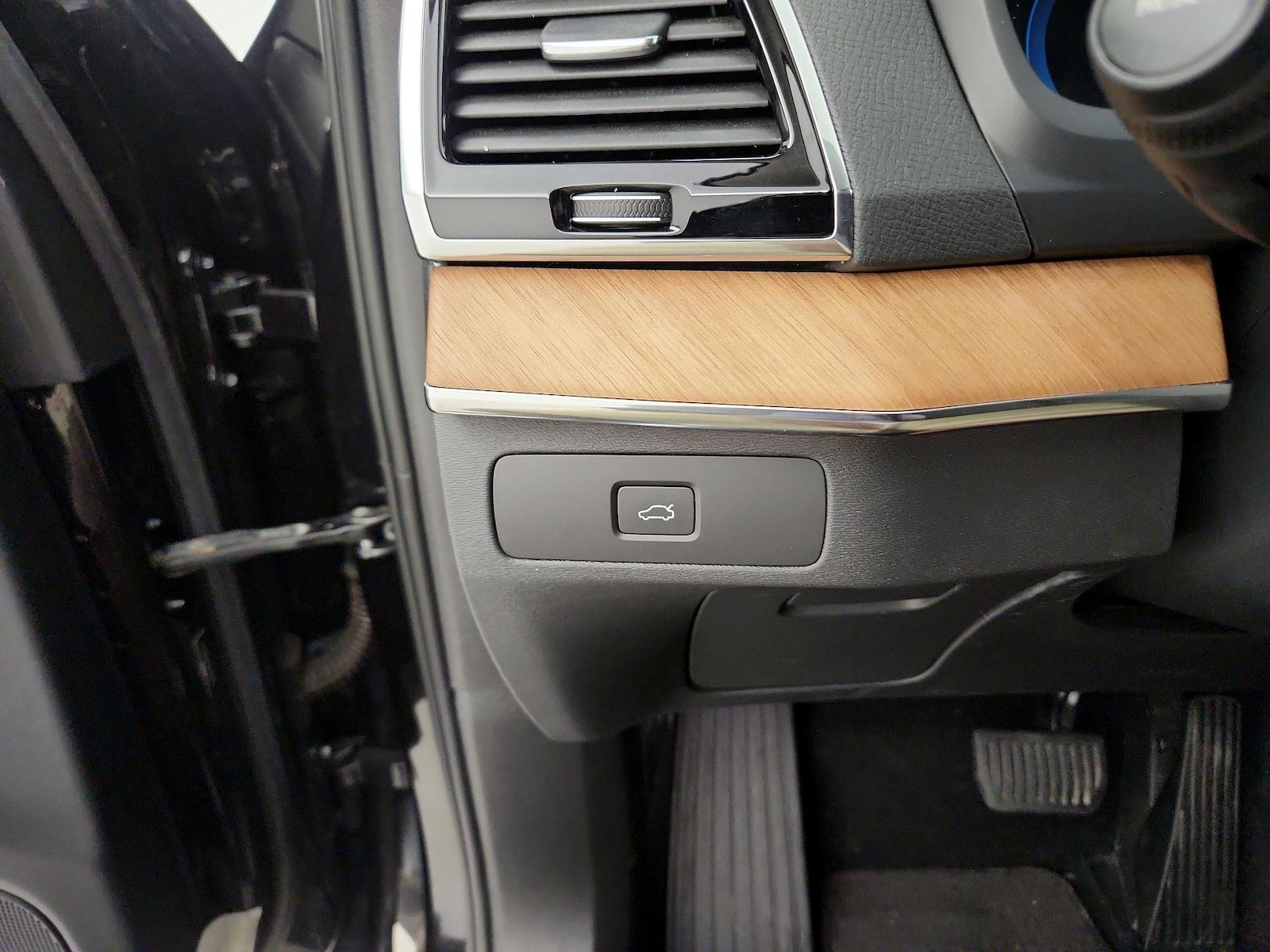2023 Volvo XC90 Plus - Photo 14
