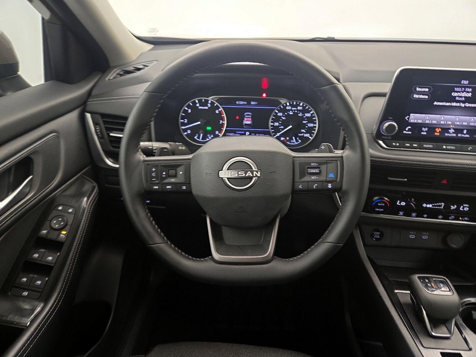 2025 Nissan Rogue SV - Photo 11