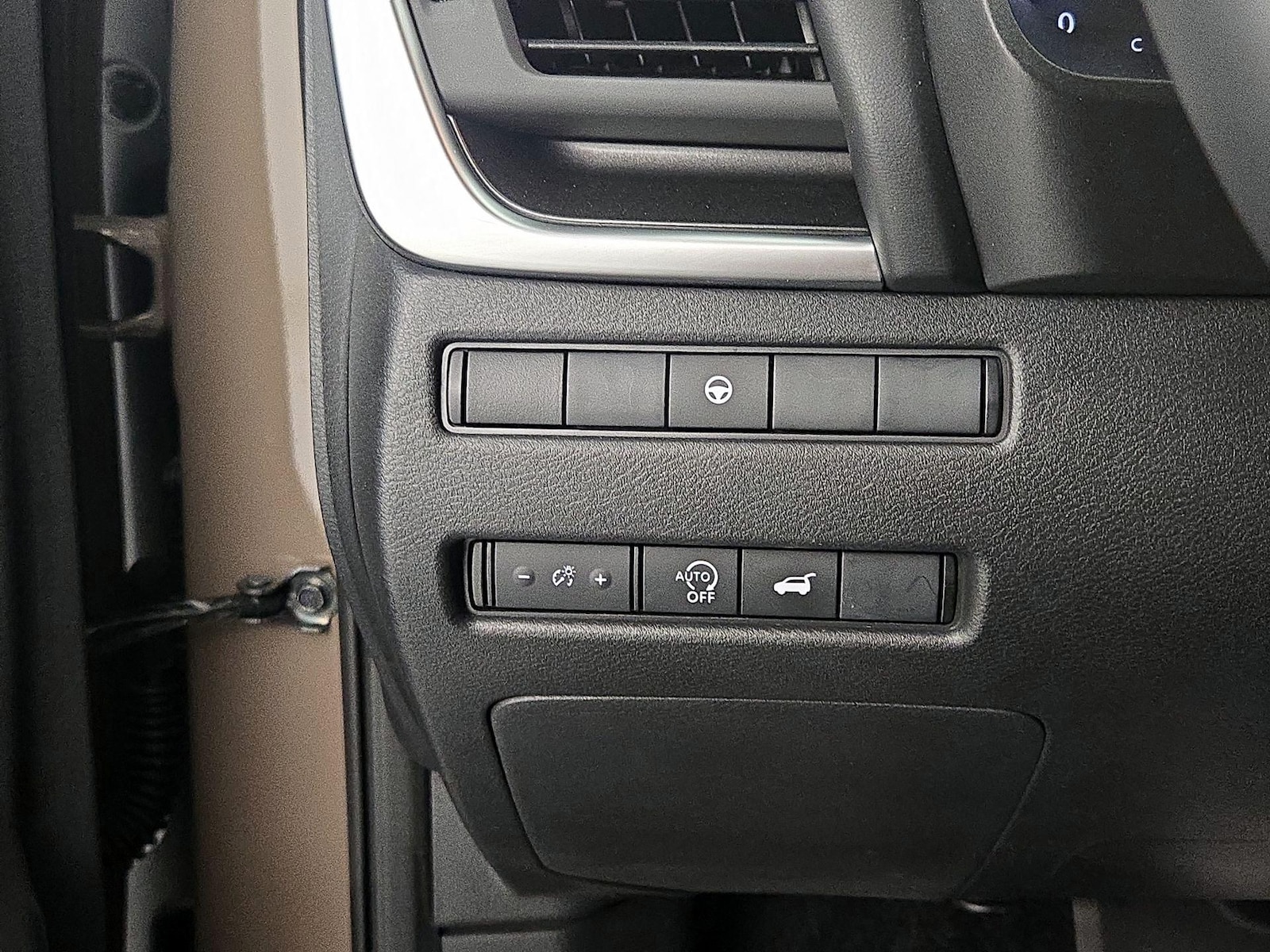 2025 Nissan Rogue SV - Photo 14