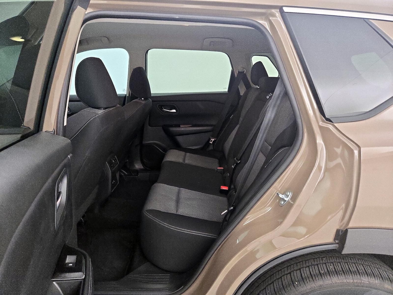 2025 Nissan Rogue SV - Photo 20