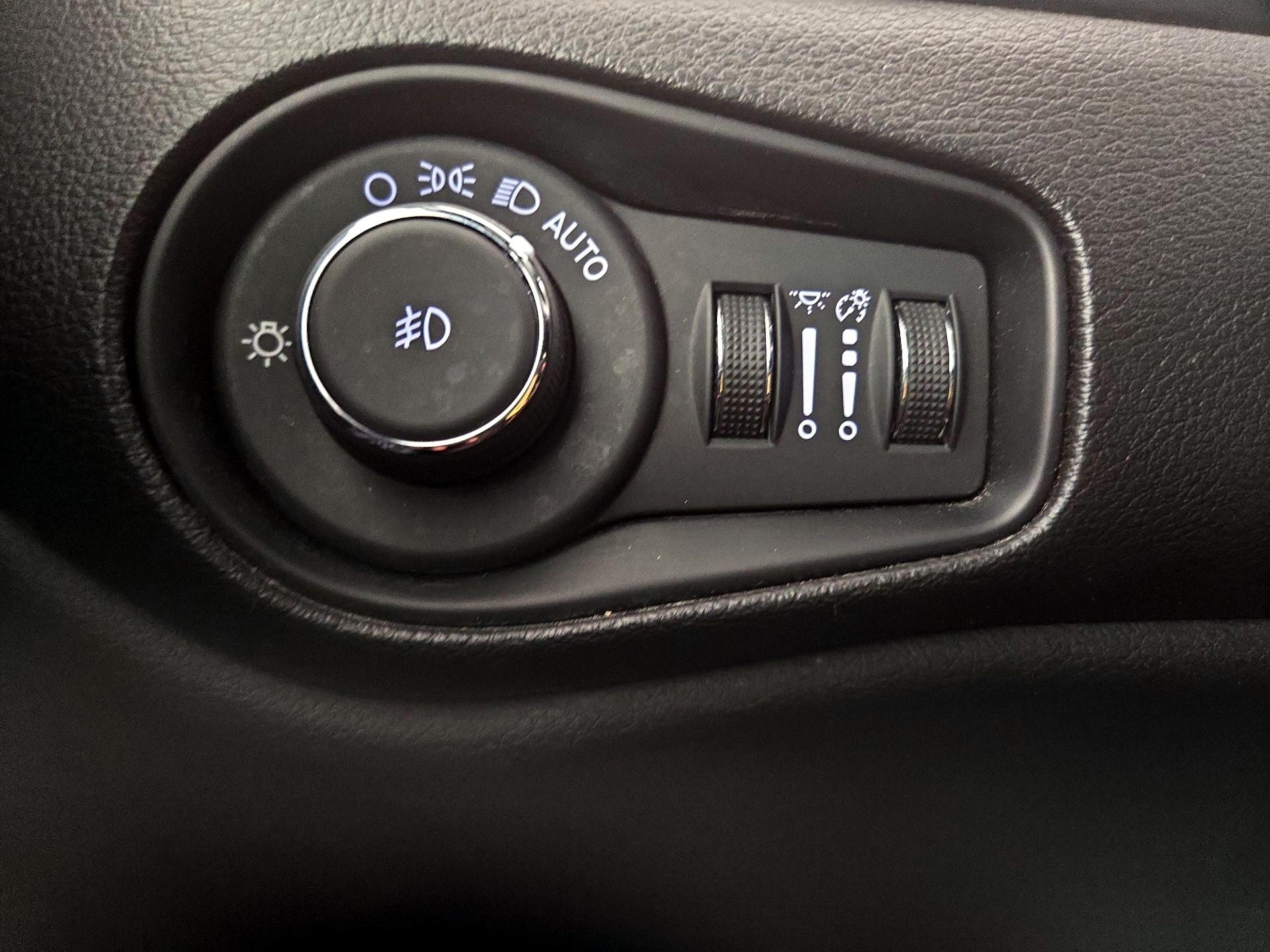 Thumbnail: 2022 Jeep Renegade - 13