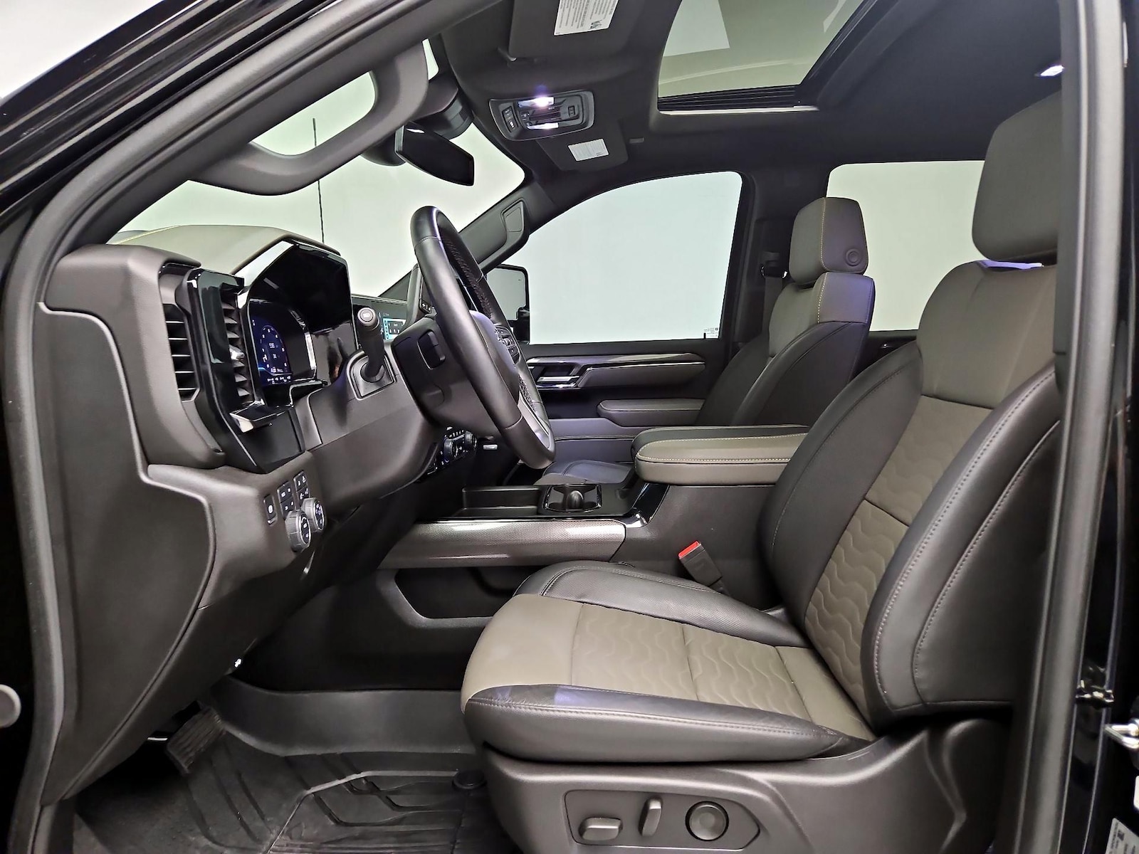 2025 Chevrolet Silverado 2500HD ZR2 - Photo 12