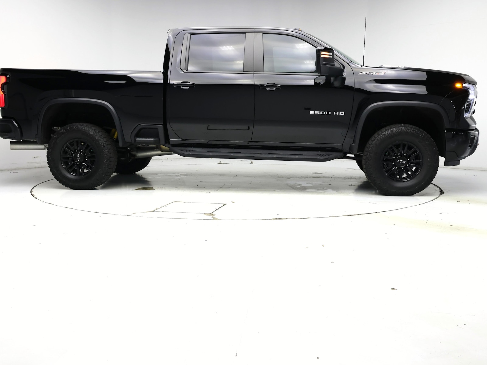 2025 Chevrolet Silverado 2500HD ZR2 - Photo 8