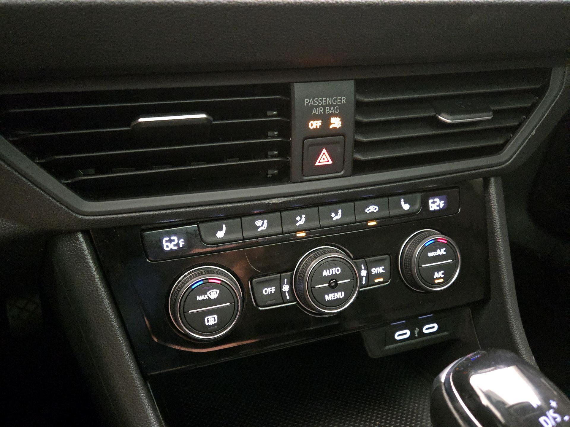 Thumbnail: 2024 Volkswagen Jetta - 16