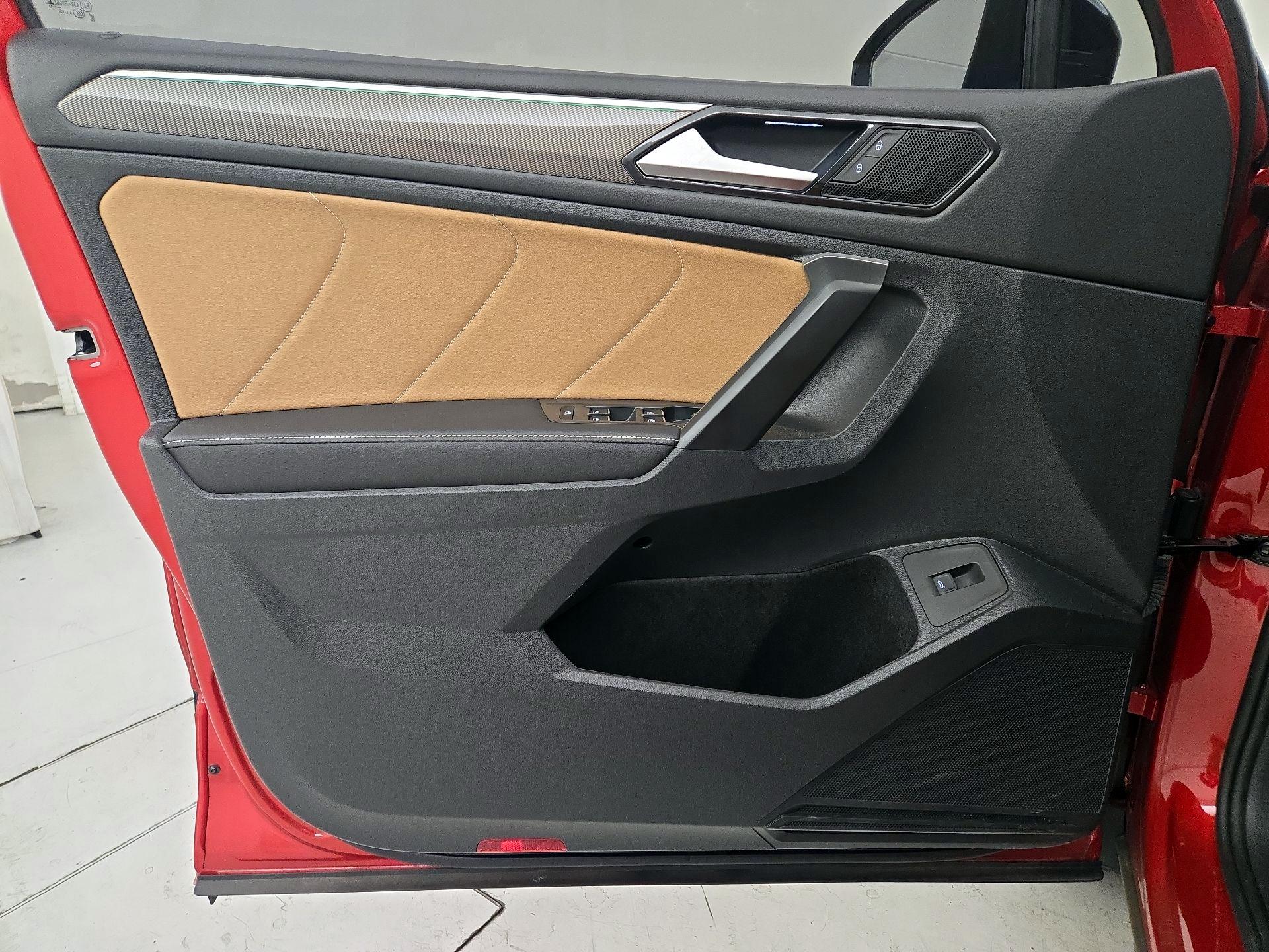 Thumbnail: 2024 Volkswagen Tiguan - 12
