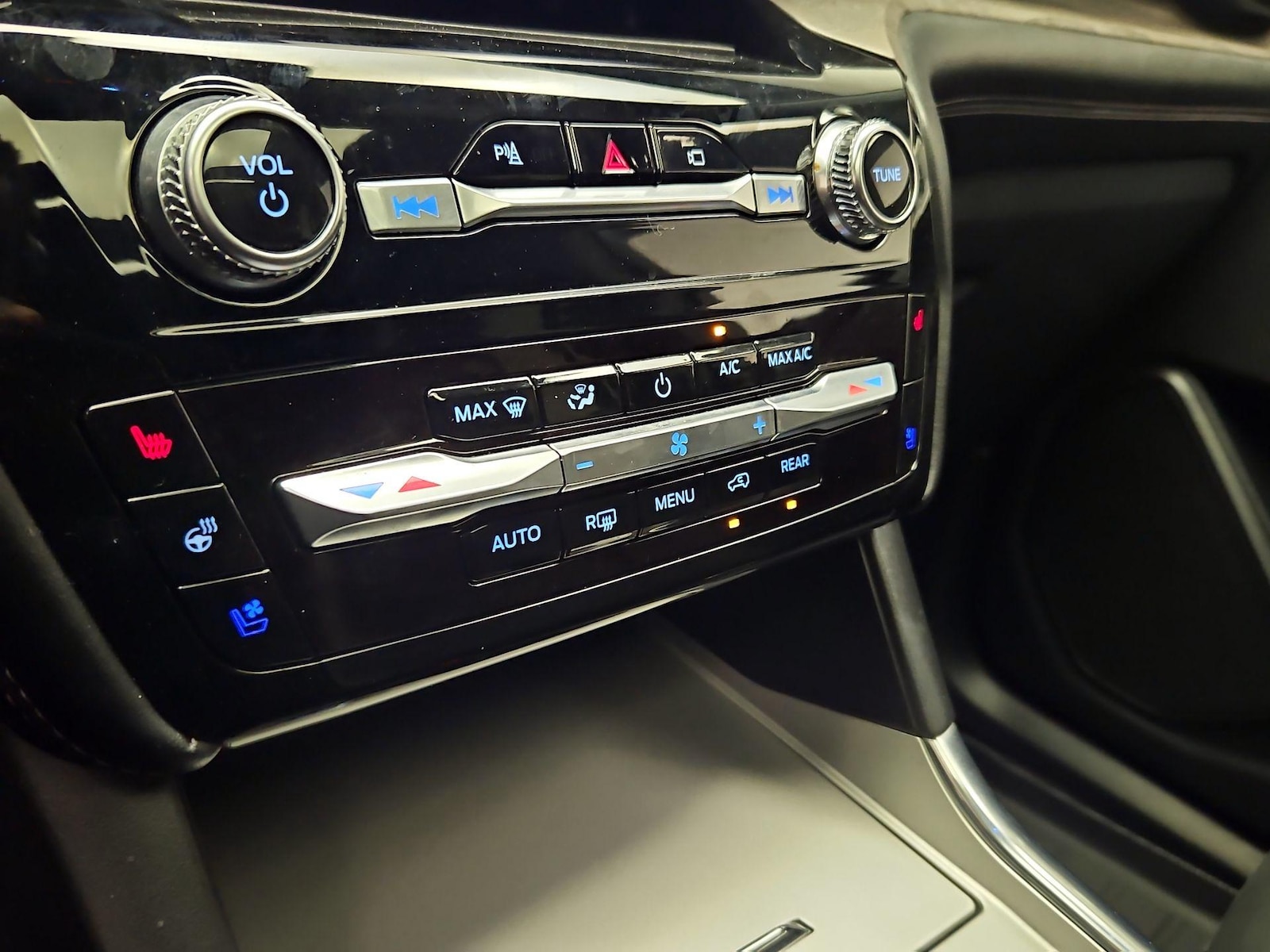 2023 Ford Explorer Platinum - Photo 18
