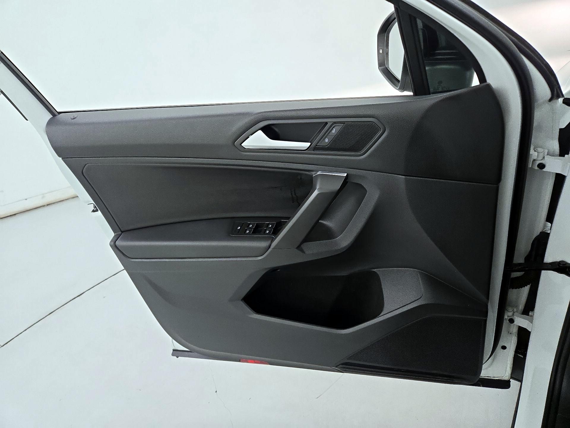 Thumbnail: 2021 Volkswagen Tiguan - 12