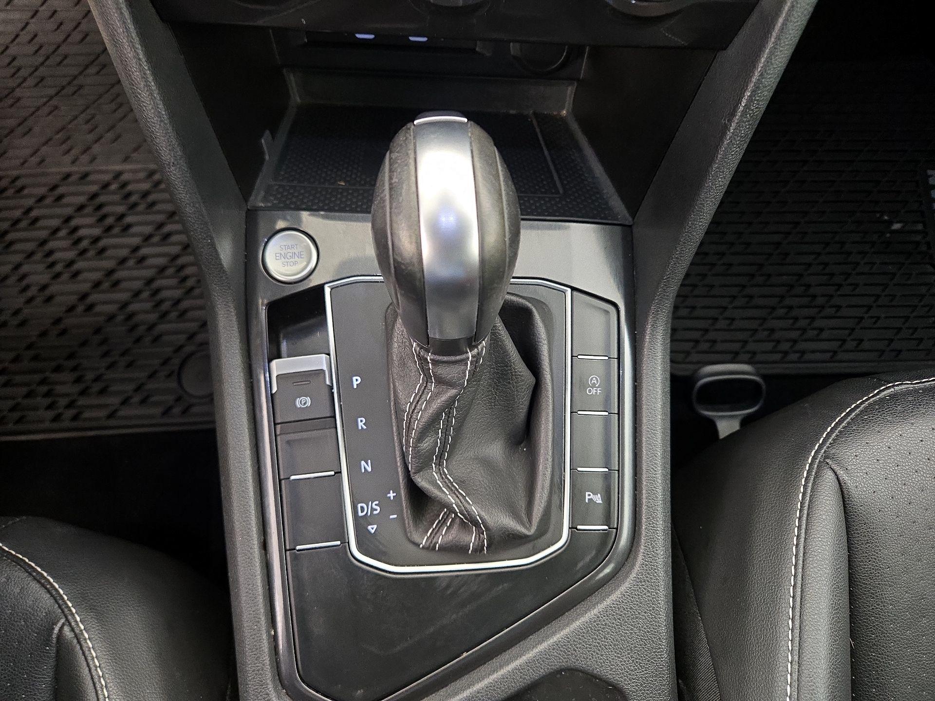 Thumbnail: 2021 Volkswagen Tiguan - 17